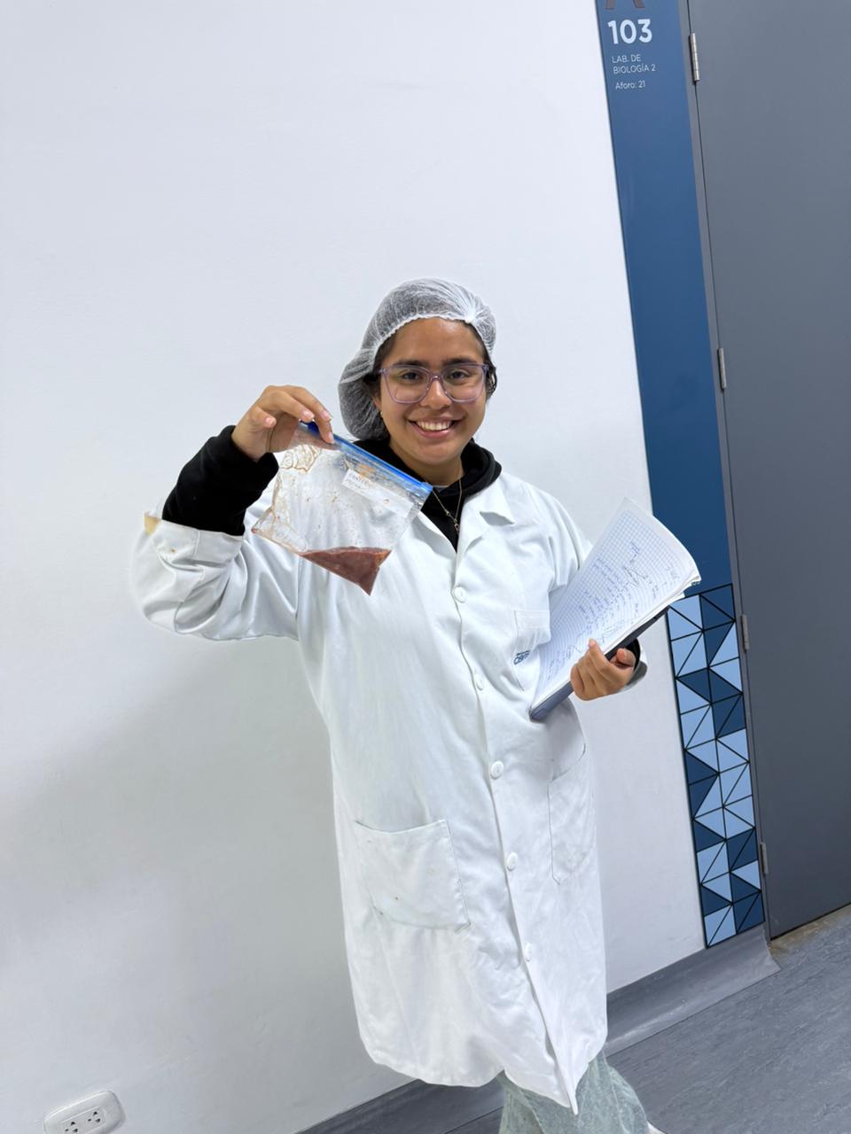 Estudiante con esclerosis múltiple pide al presidente de Perú y al ministro de salud acelerar acceso a medicamentos para enfermedades raras