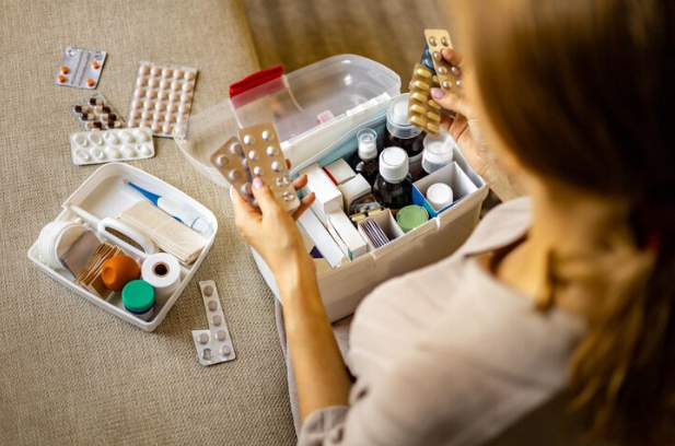 ¡Ten cuidado con los medicamentos que tienes en casa! Conoce cómo almacenarlos para evitar riesgos en tu salud