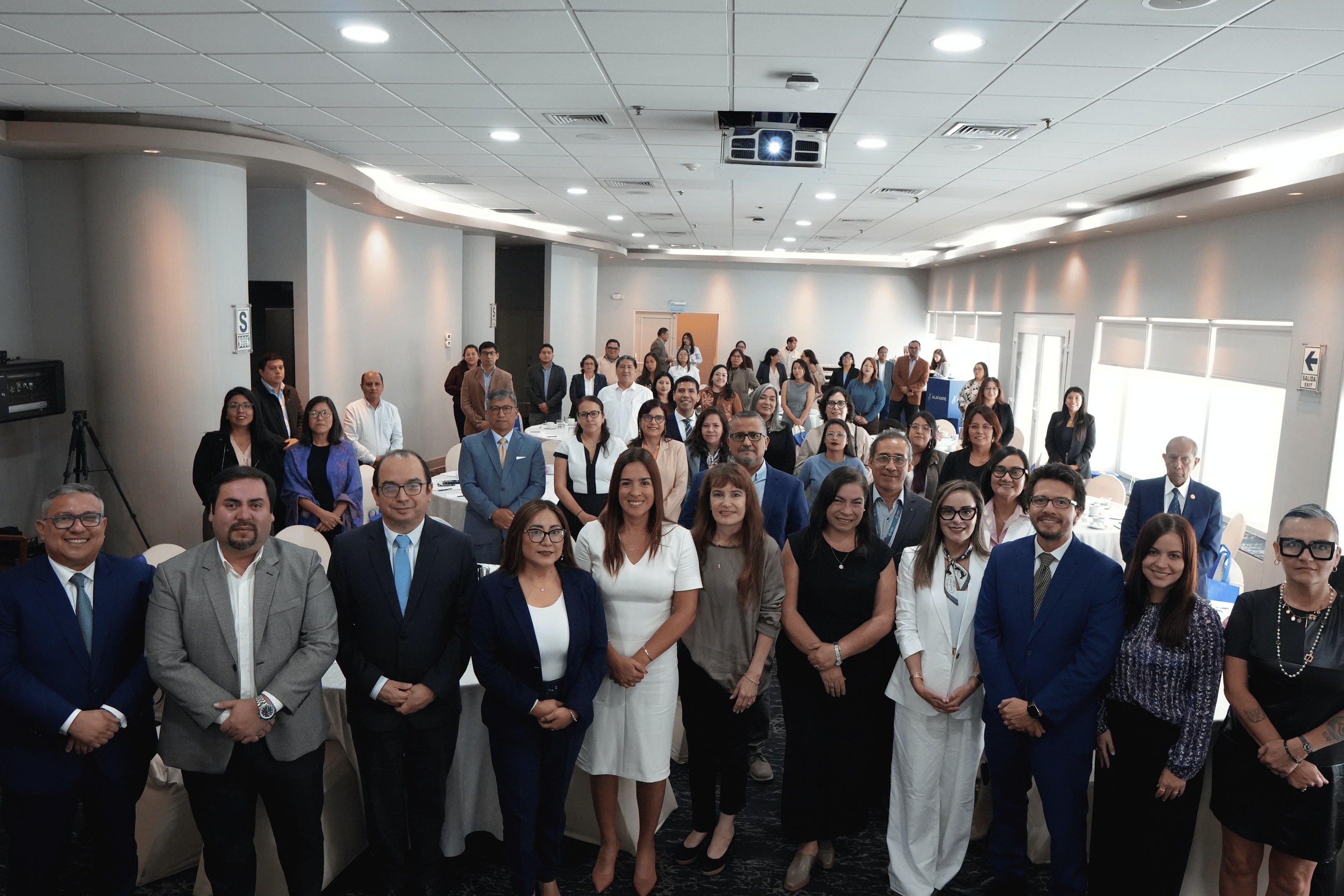 Perú busca convertirse en hub regional de investigación clínica con participación de autoridades y expertos del sector salud