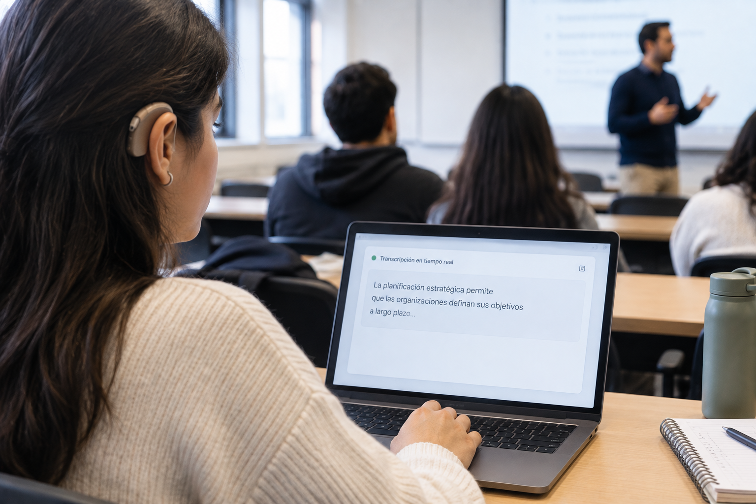 Docente y jóvenes peruanos crean una aplicación para reducir barreras de estudiantes con discapacidad auditiva