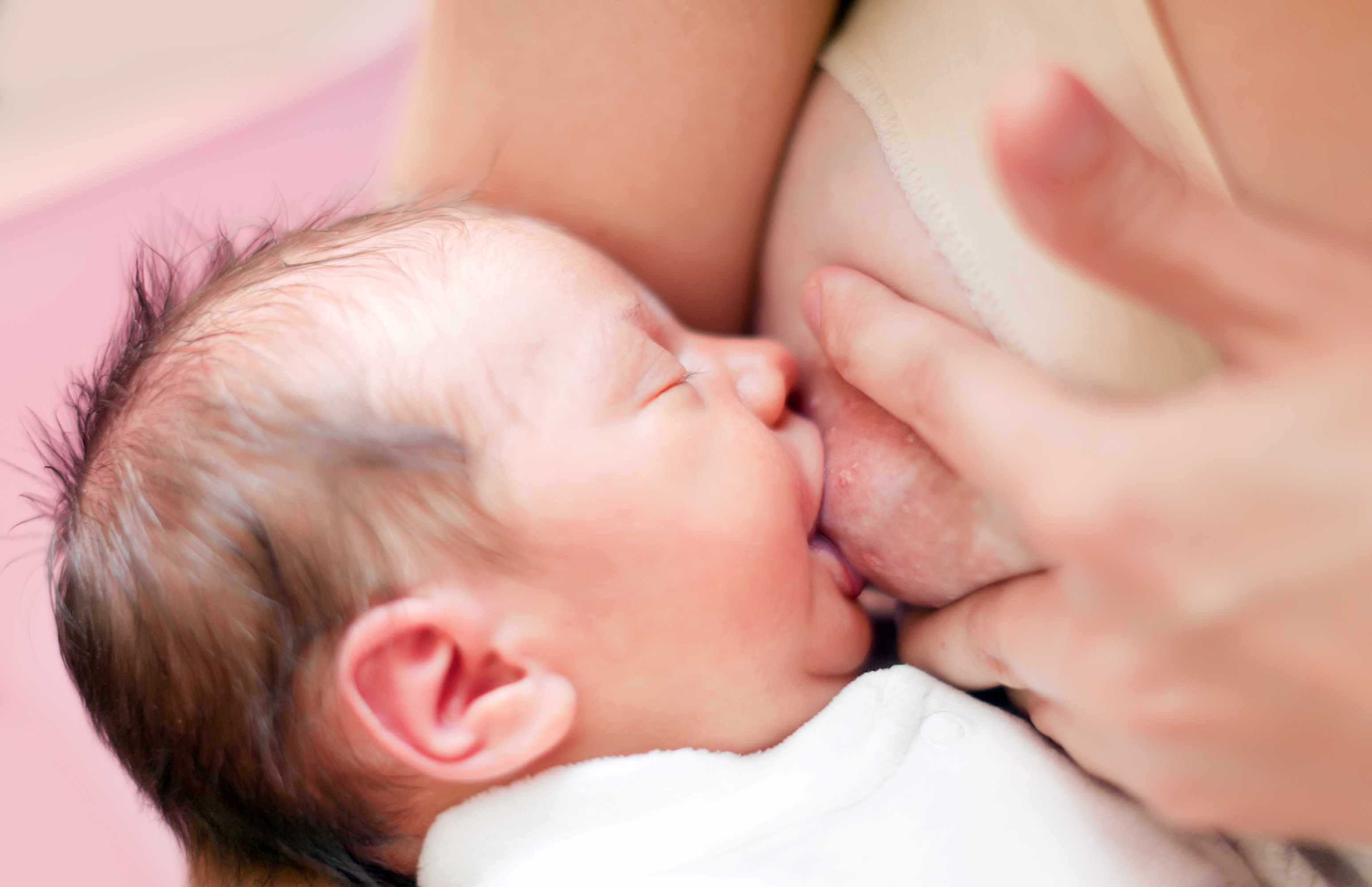 Semana Mundial de la Lactancia Materna: Cinco consejos para manejar la lactancia y el regreso al trabajo con éxito