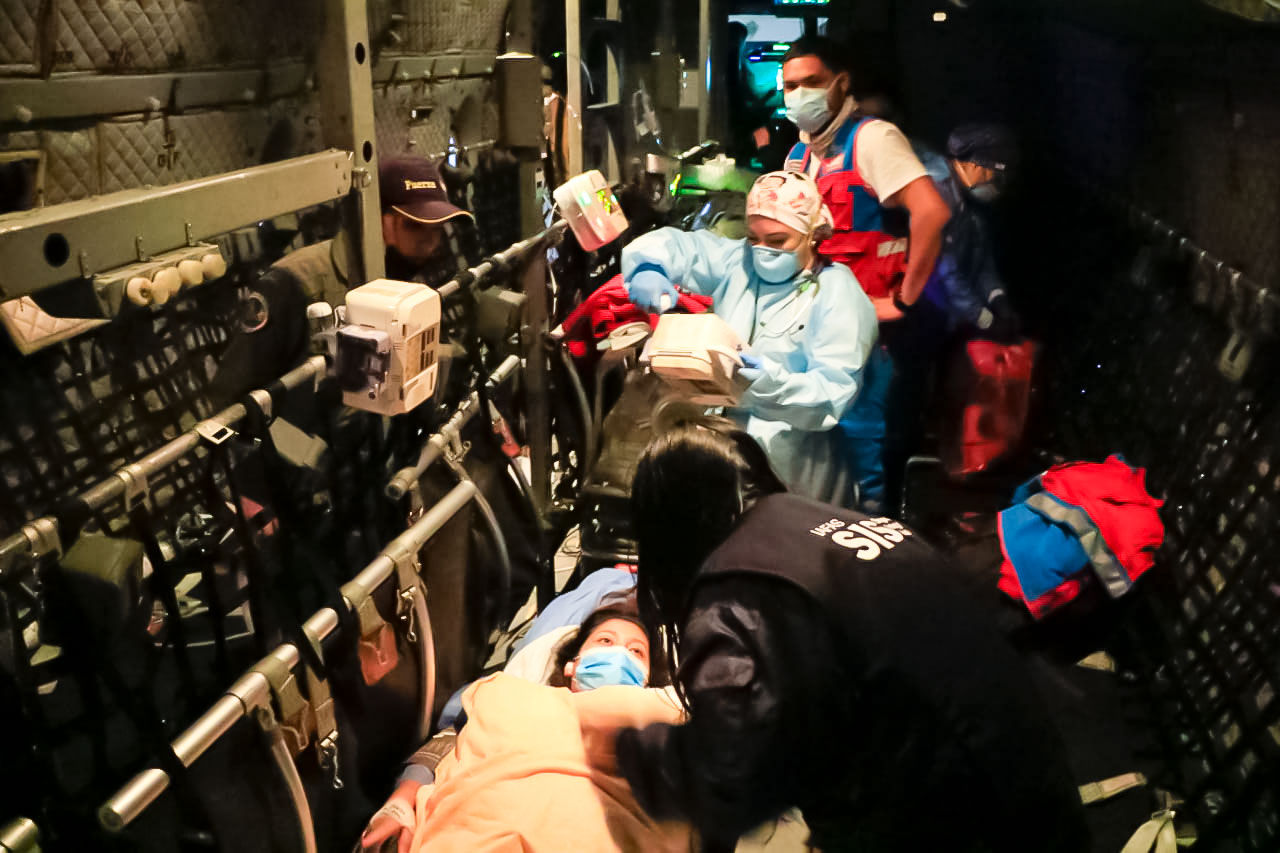 MINSA: Gestante de trillizos y dos recién nacidos fueron trasladados de emergencia a Lima en vuelo aeromédico