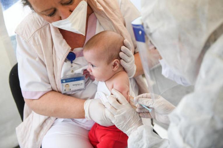 ¿Qué vacunas necesitan los niños en las diferentes etapas de su vida?