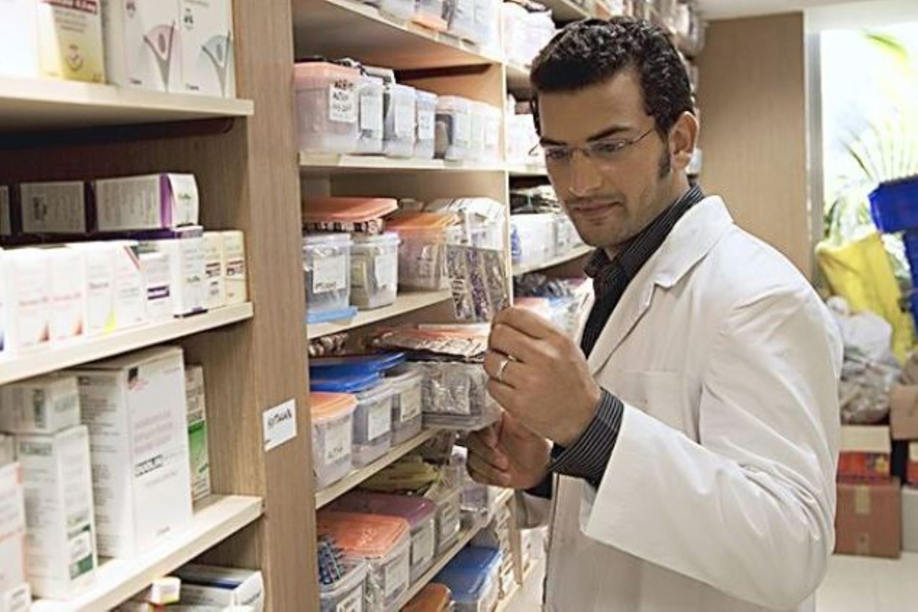 Farmacias y boticas estarán obligadas a vender medicamentos genéricos