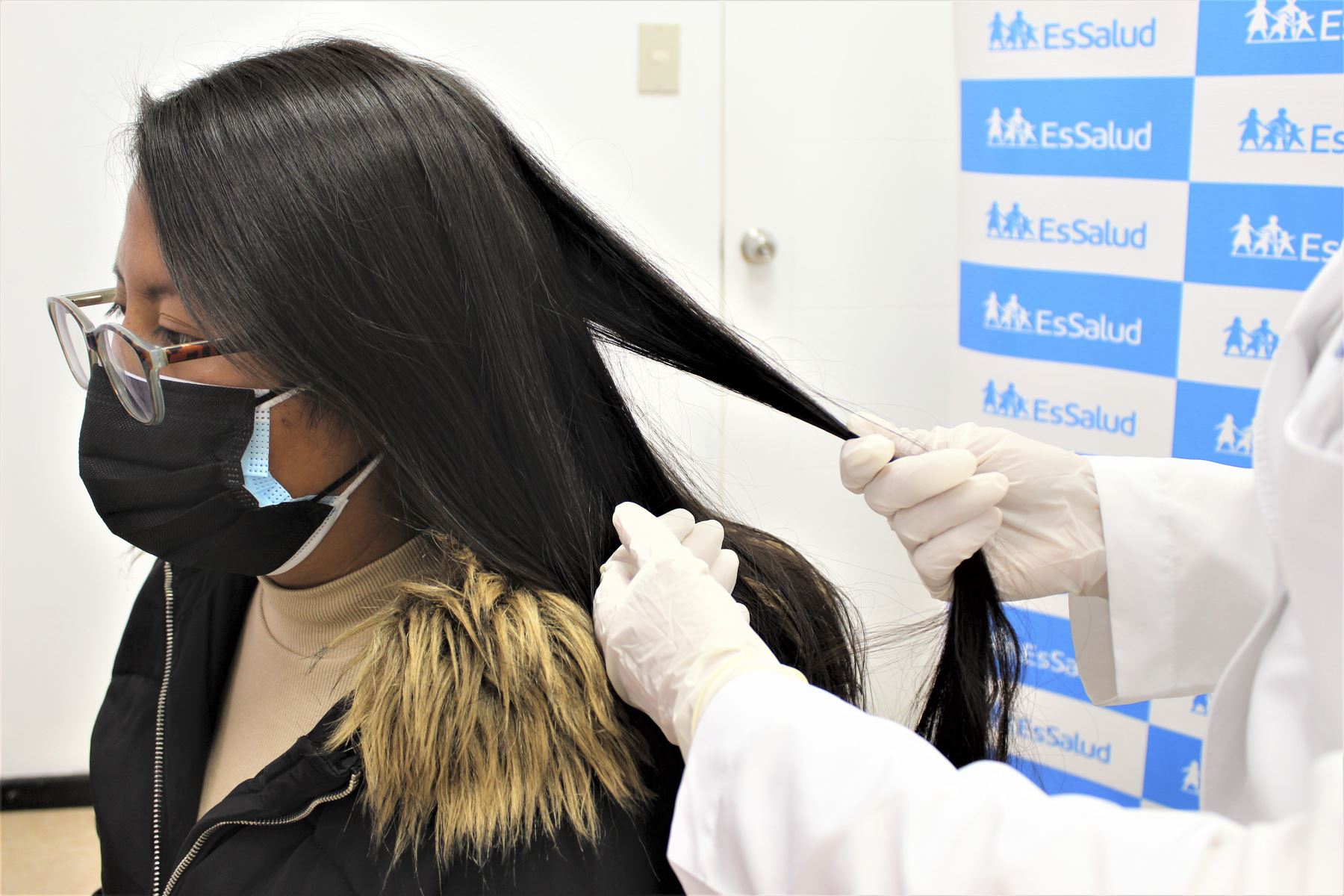 Advierten que 1 de cada 4 pacientes que tuvieron covid-19 sufre caída del cabello