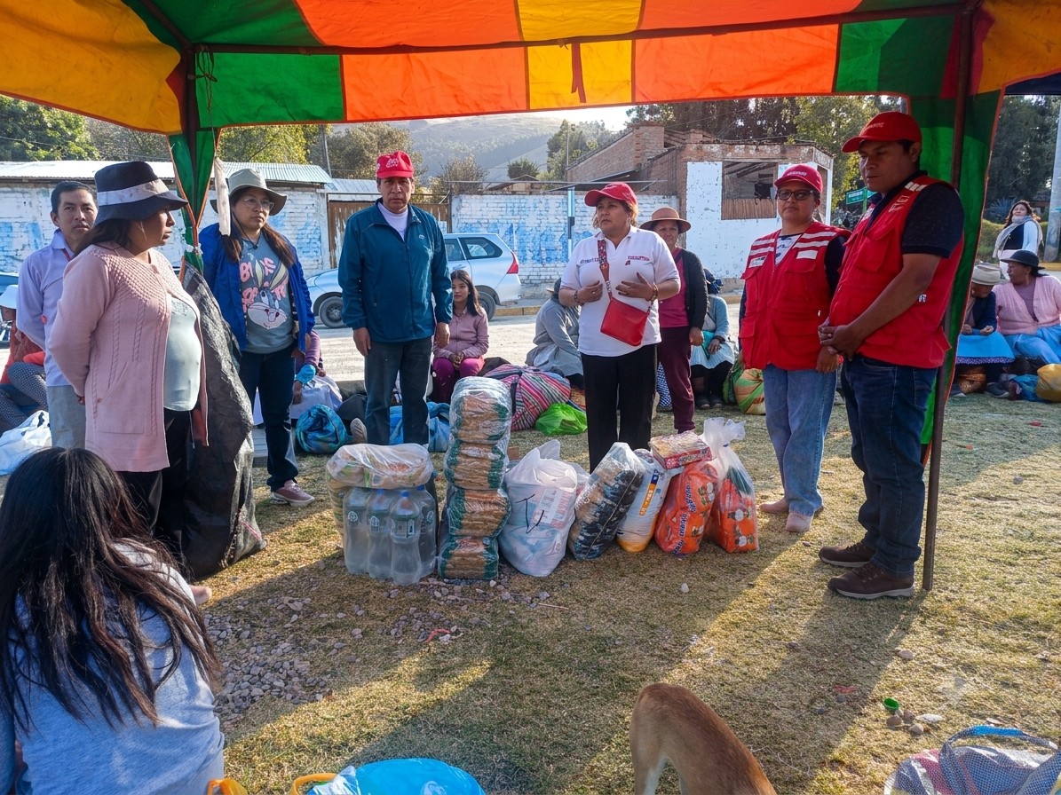 Brindan apoyo humanitario a familias afectadas por sismo en San Juan de Iscos y aseguran acceso al agua