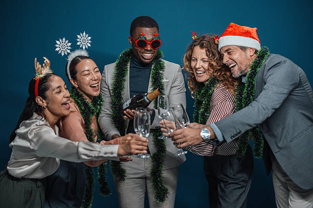 Cómo comportarte en las fiestas de fin de año: guía esencial para mantener la imagen profesional