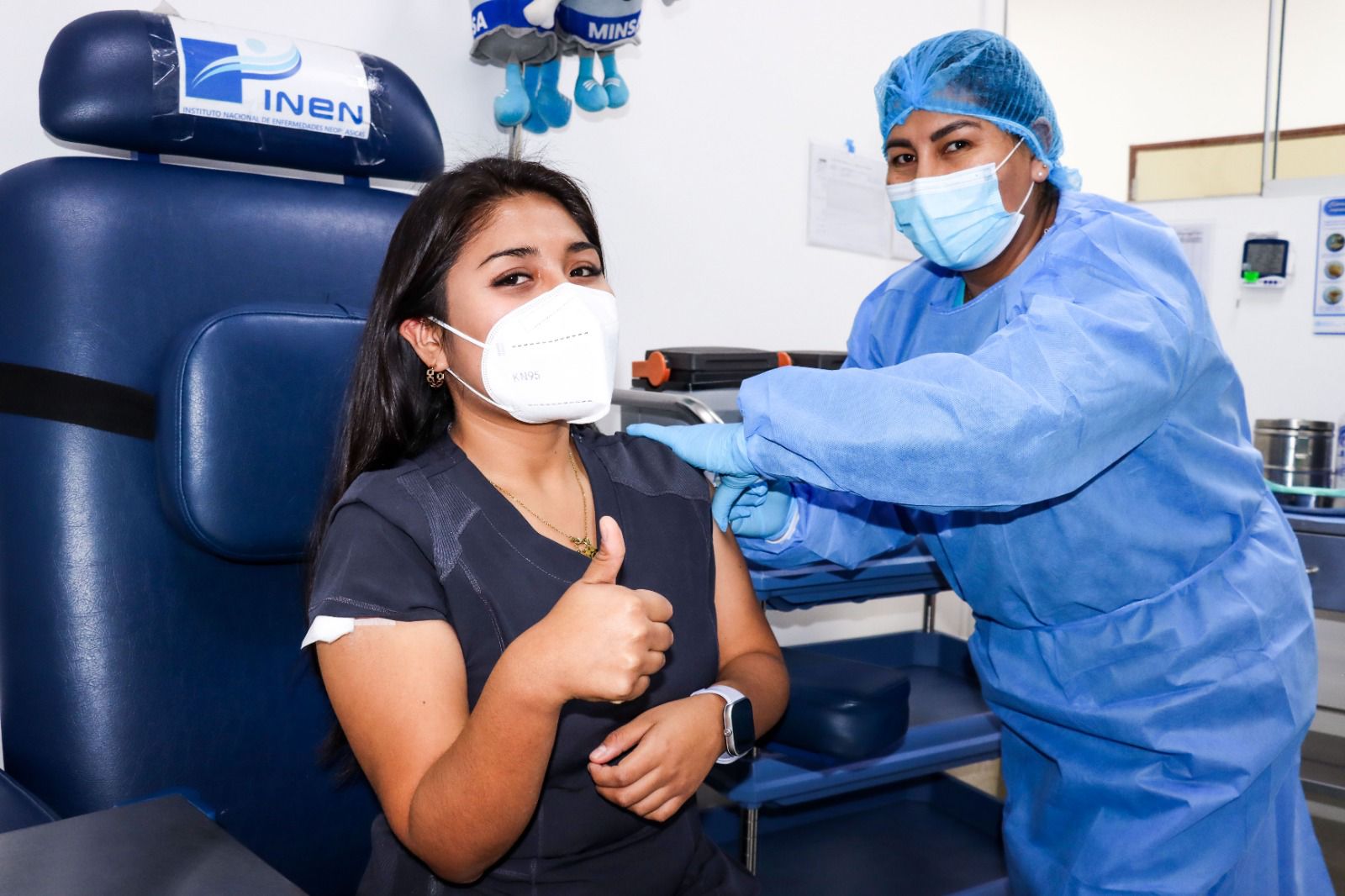 INEN fortalece la protección de pacientes oncológicos con más de 7,500 personas vacunadas en lo que va del año
