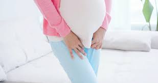 ¿Se puede controlar la pérdida de orina durante el embarazo? Te dejamos 4 consejos de expertos para manejarla