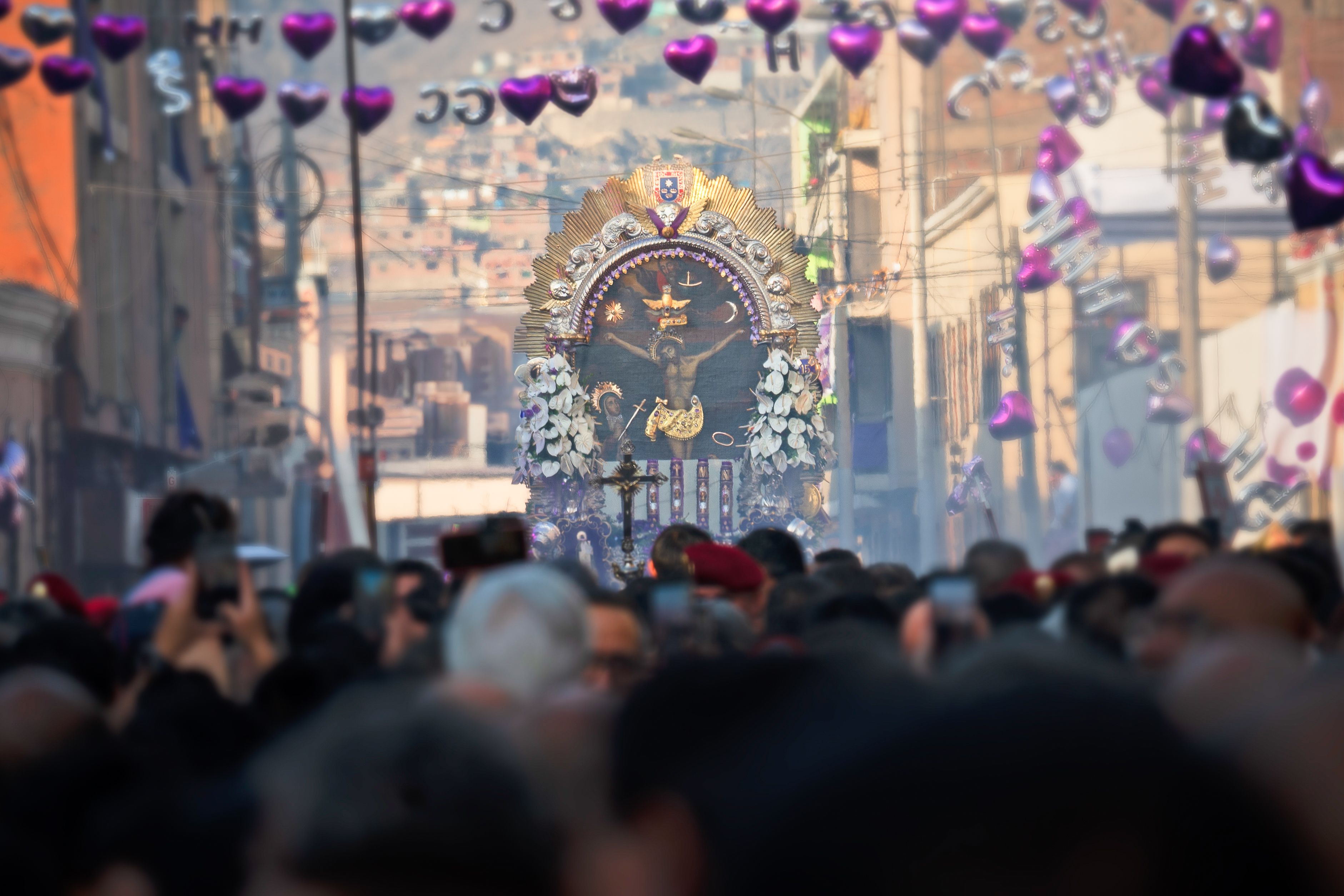 Procesión segura: 5 herramientas digitales para cuidarte durante los recorridos del Señor de los Milagros. 
