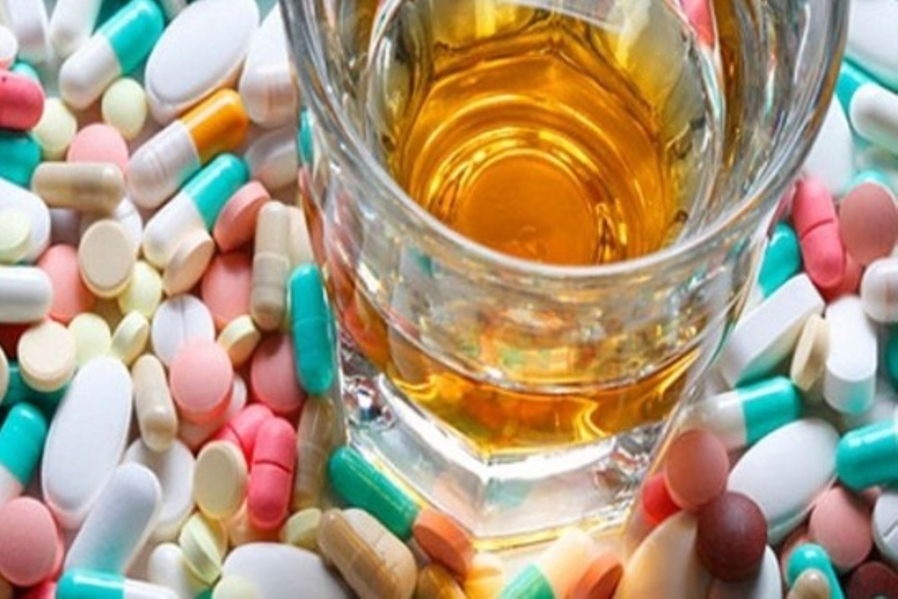 Año Nuevo: ¿puedo beber alcohol si estoy tomando medicamentos?