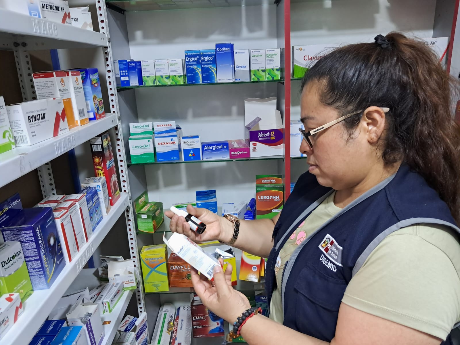 Ministerio de Salud, Digemid y Diris de Lima Metropolitana cierran 27 farmacias y boticas y con apoyo de la PNP detuvieron a diez personas