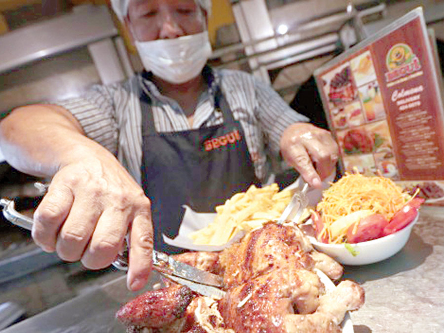 Día del Pollo a la brasa: ¿cómo podemos disfrutarlo sin sumarle calorías a nuestra dieta?