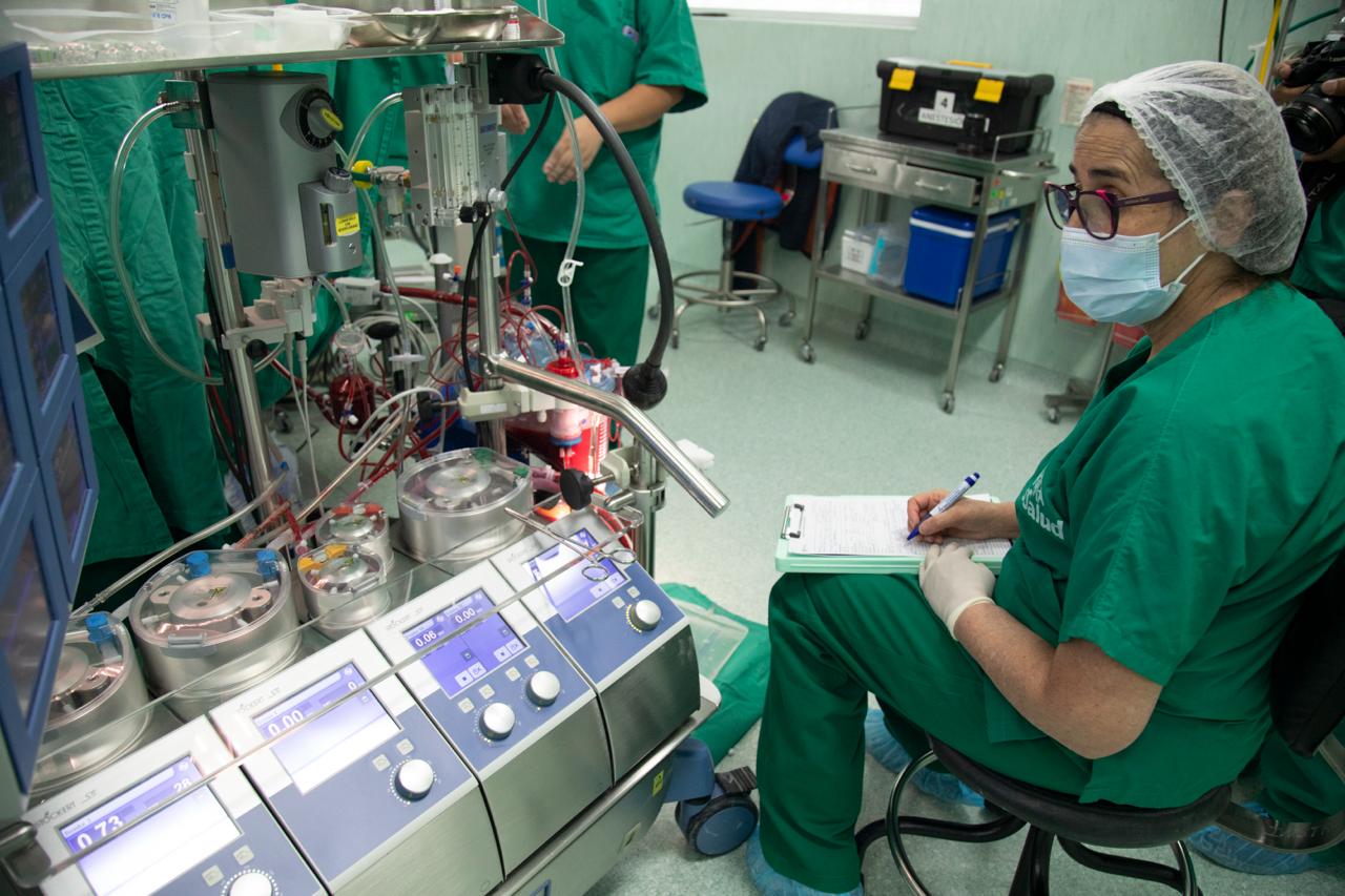EsSalud: 38 años de enfermera perfusionista salvando 2 mil vidas junto a cirujanos cardiovasculares