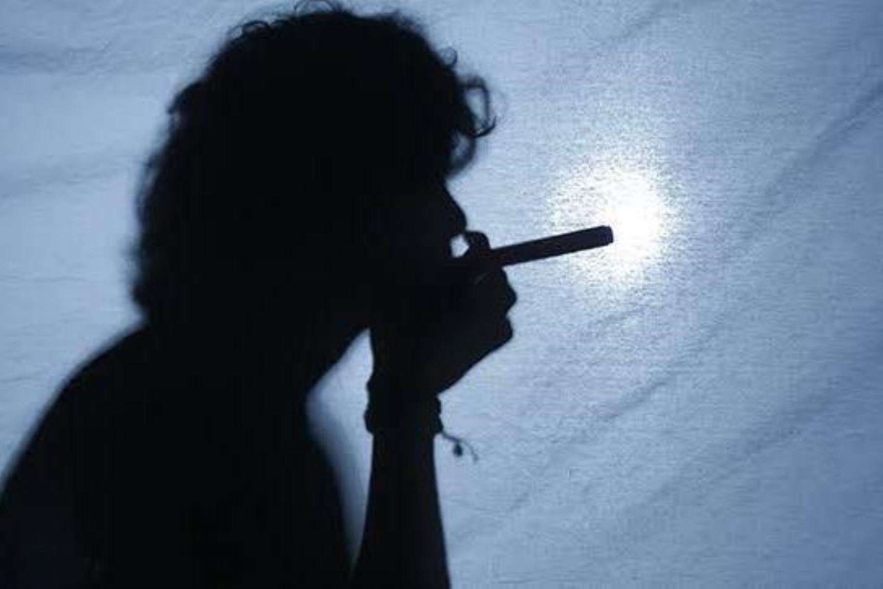 Salud mental: consumo de tabaco puede aumentar el riesgo de ansiedad