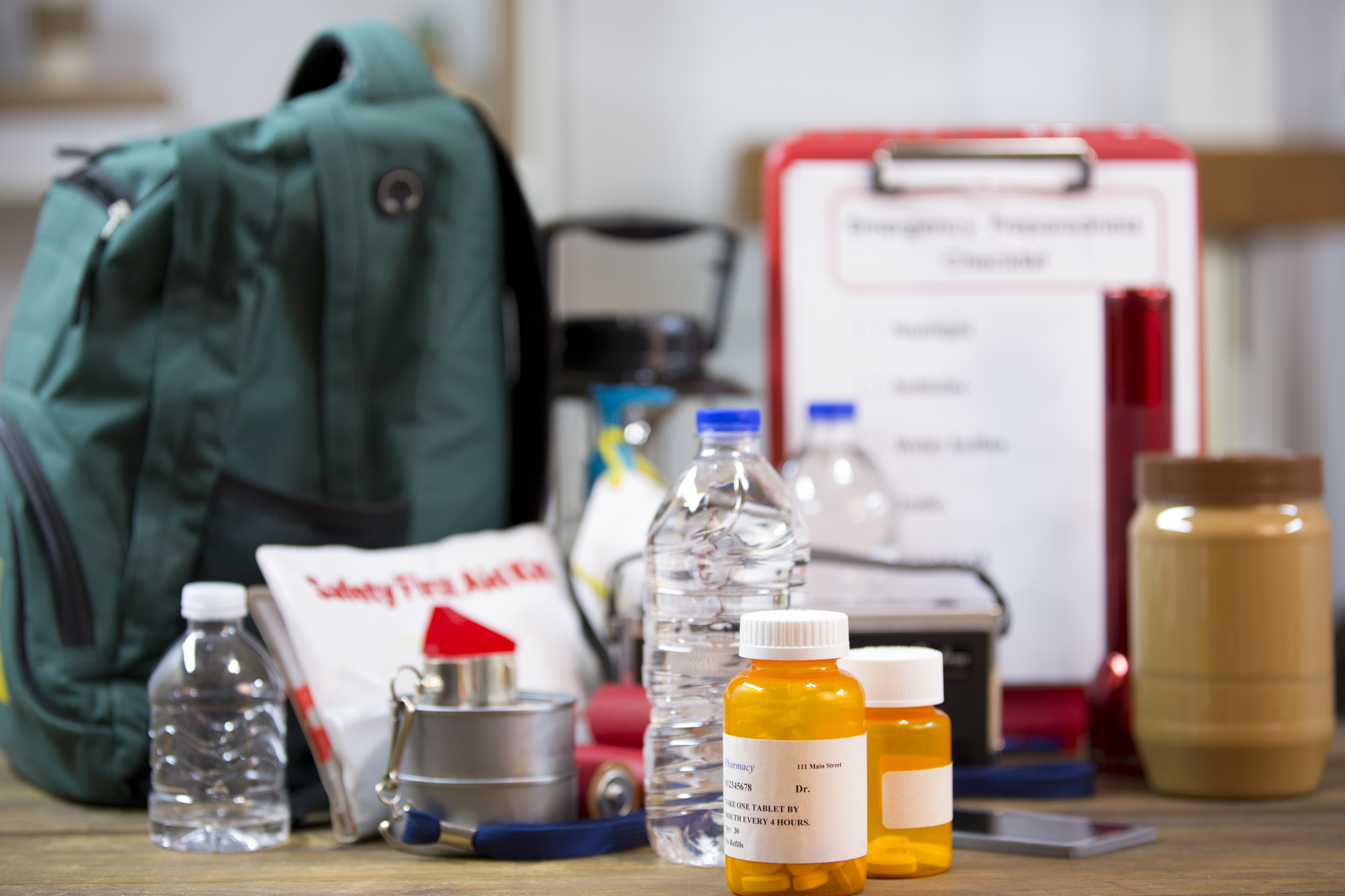 Mochila de emergencia: ¿qué cambia si en casa hay niños, adultos mayores o personas con una condición de salud?