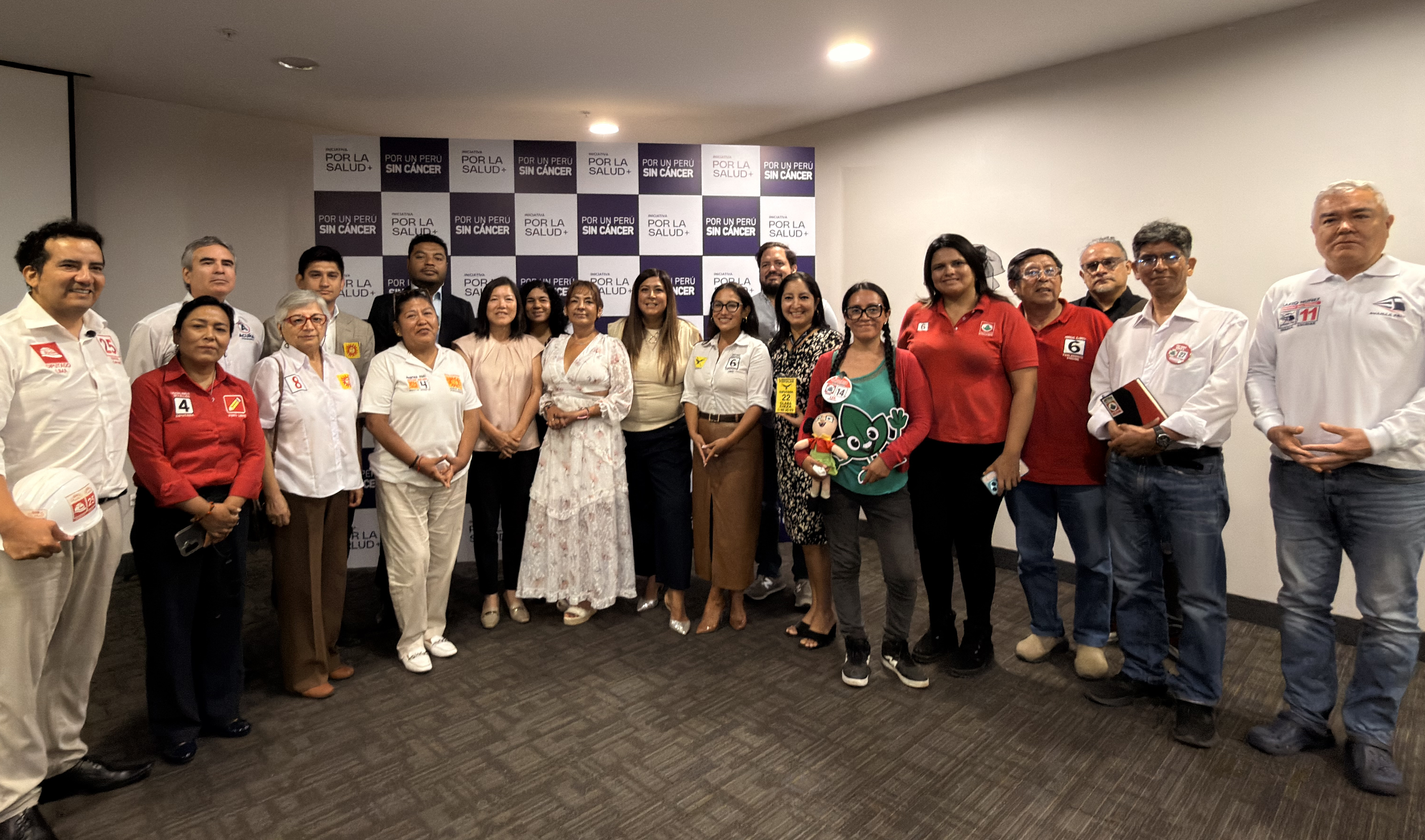 Por primera vez, aspirantes a senadores y diputados analizan los desafíos para mejorar lucha contra el cáncer