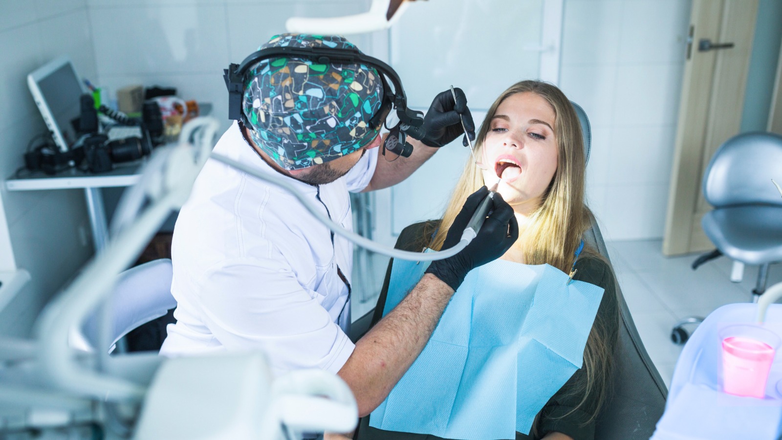 Blanqueamiento dental en verano: ¿cómo mantenerlo?