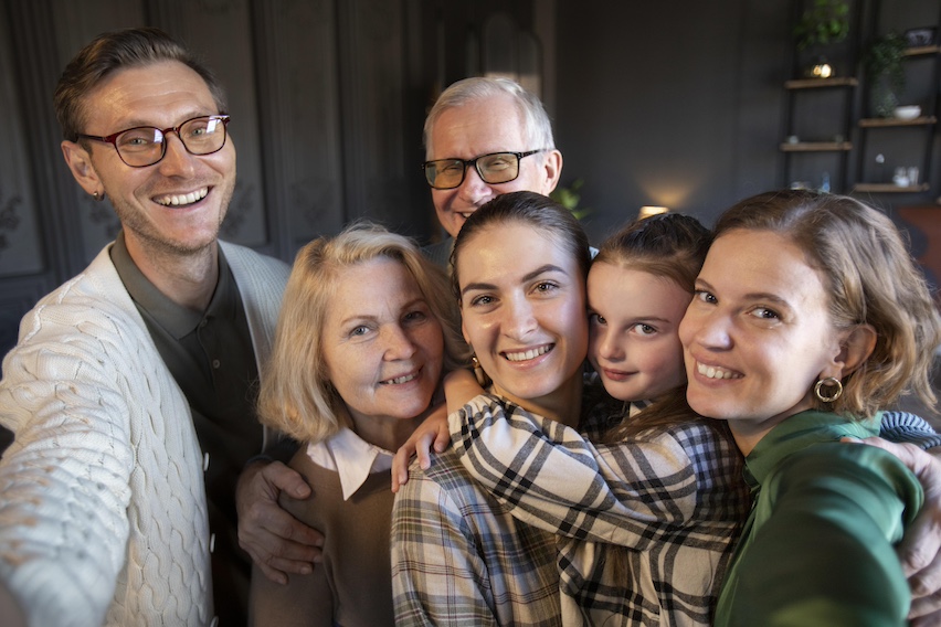 ¿Cómo influye la familia en la salud visual? La importancia de cuidar la visión en cada etapa