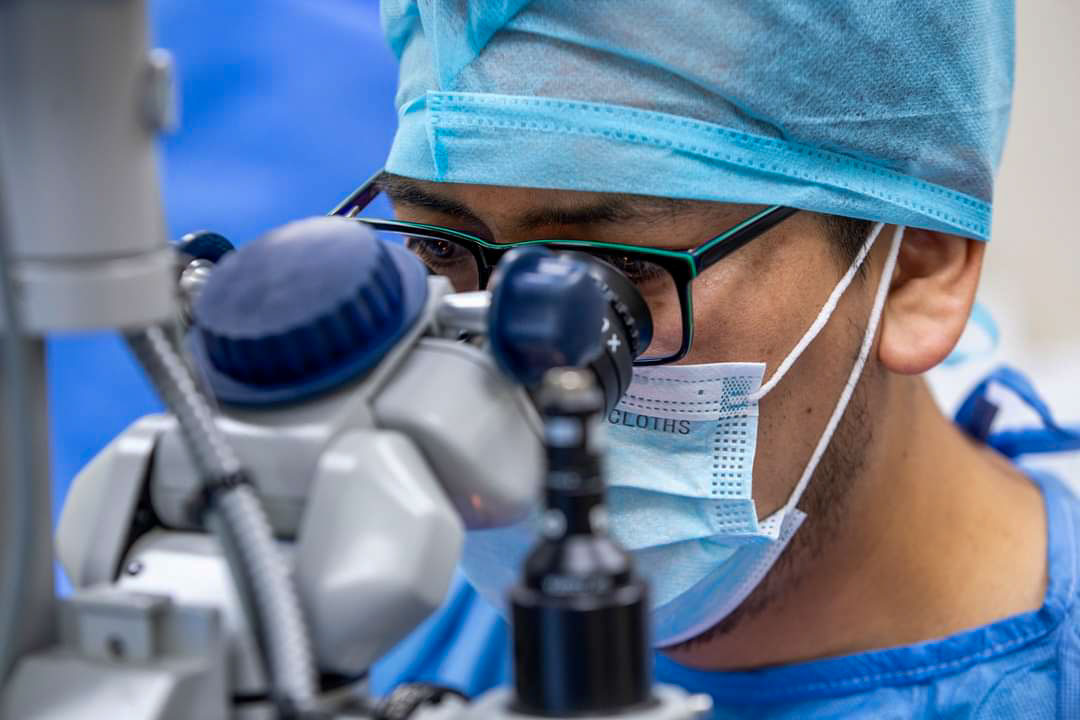 ¡Volverte a ver! Adulta mayor recupera la vista gracias a exitosa cirugía de cataratas realizada en el Hospital Canta Callao de EsSalud