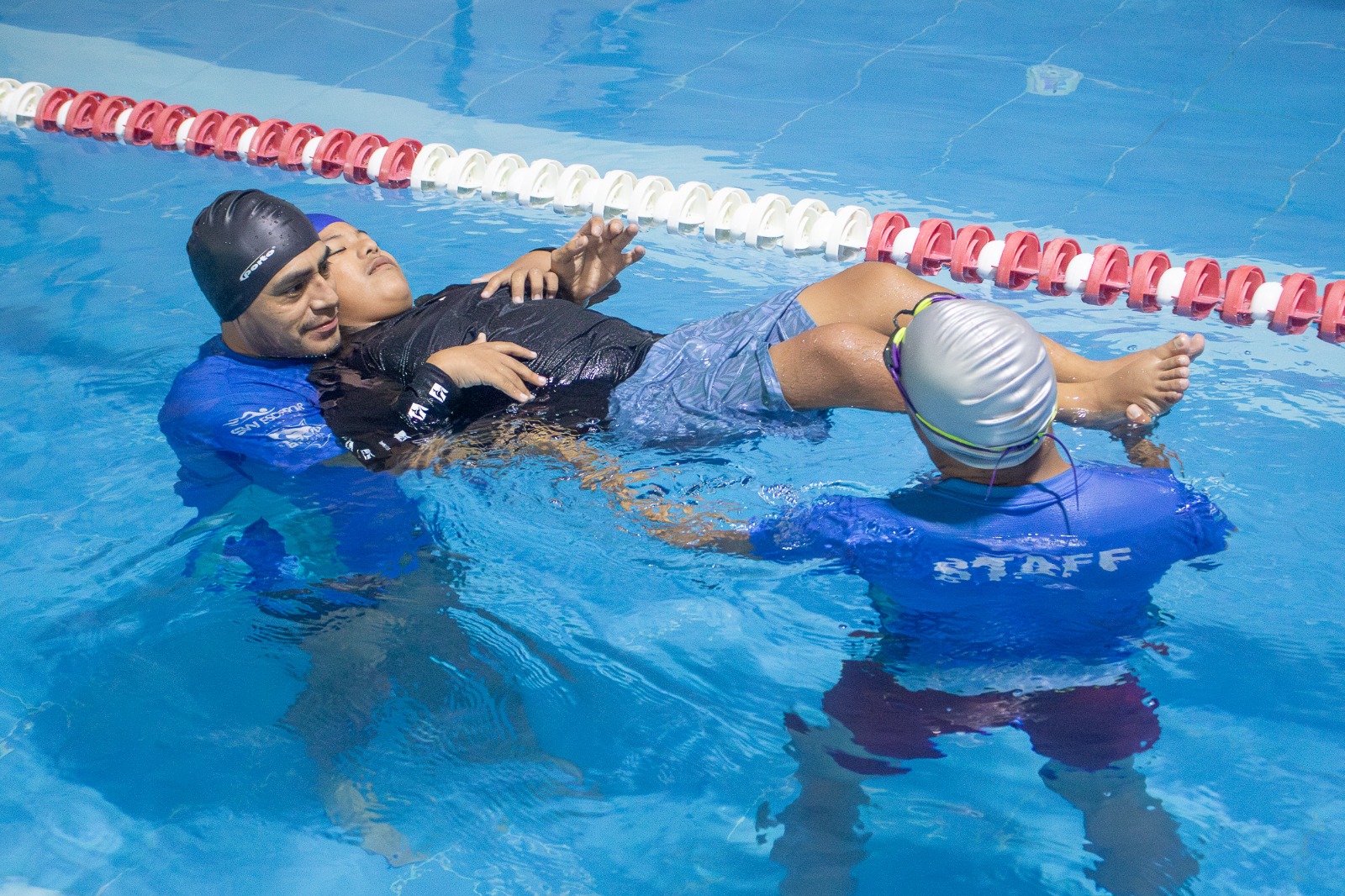 Natación inclusiva: por qué cada vez más familias buscan academias con docentes capacitados en neurodiversidad