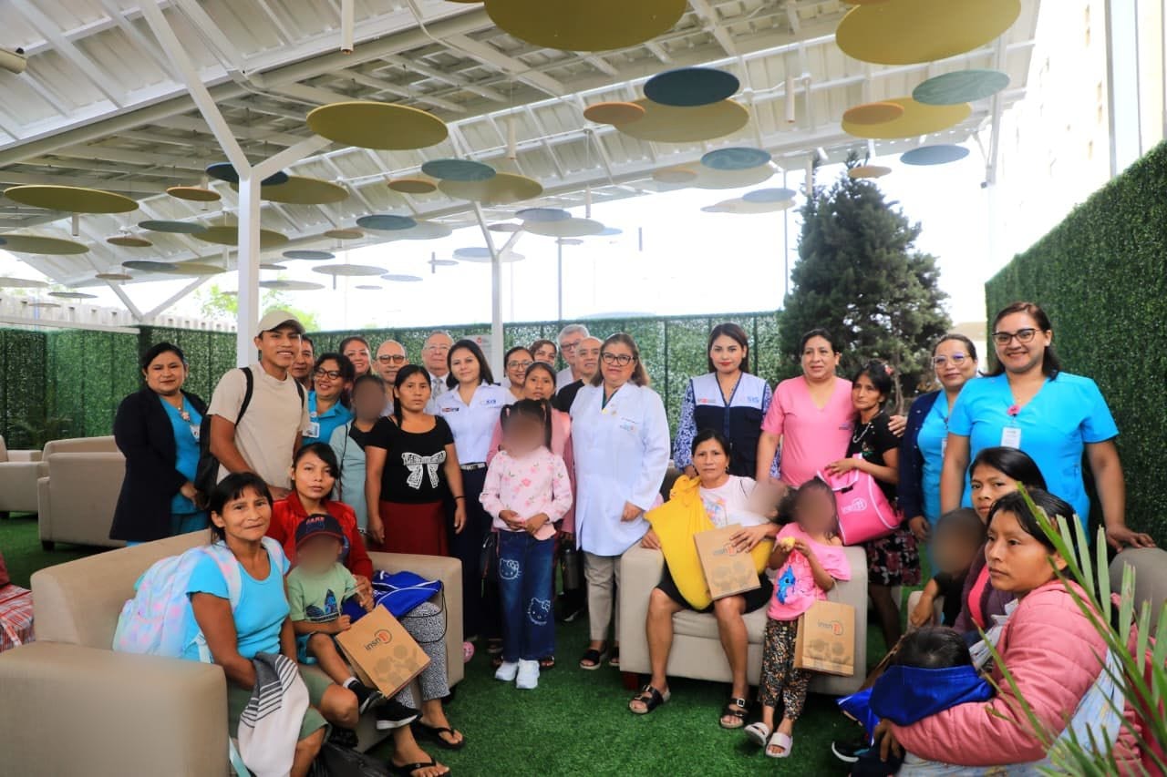 Ocho niños awajún retornan a casa luego de recibir atención médica especializada del Ministerio de Salud.