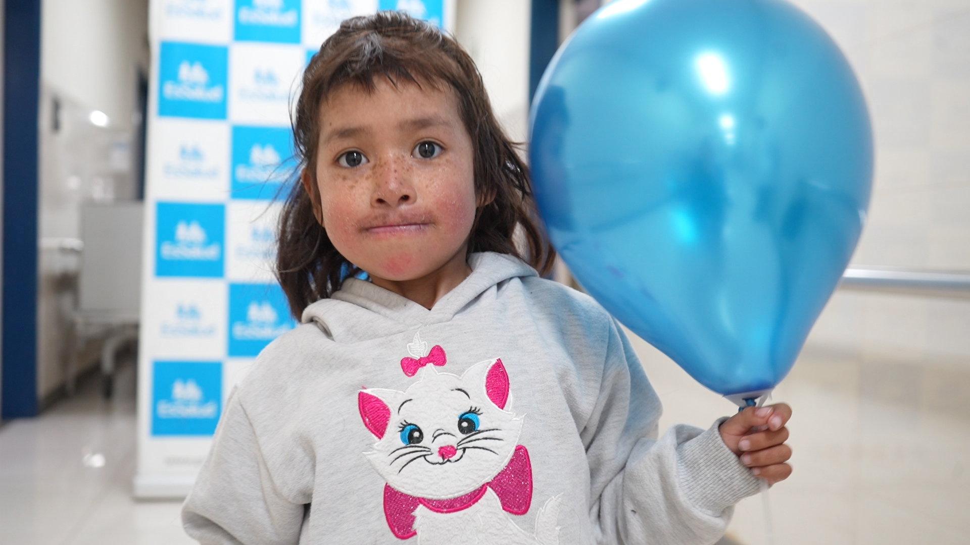 EsSalud salva la vida de niña de 7 años al extirparle tumor que obstruía su tráquea