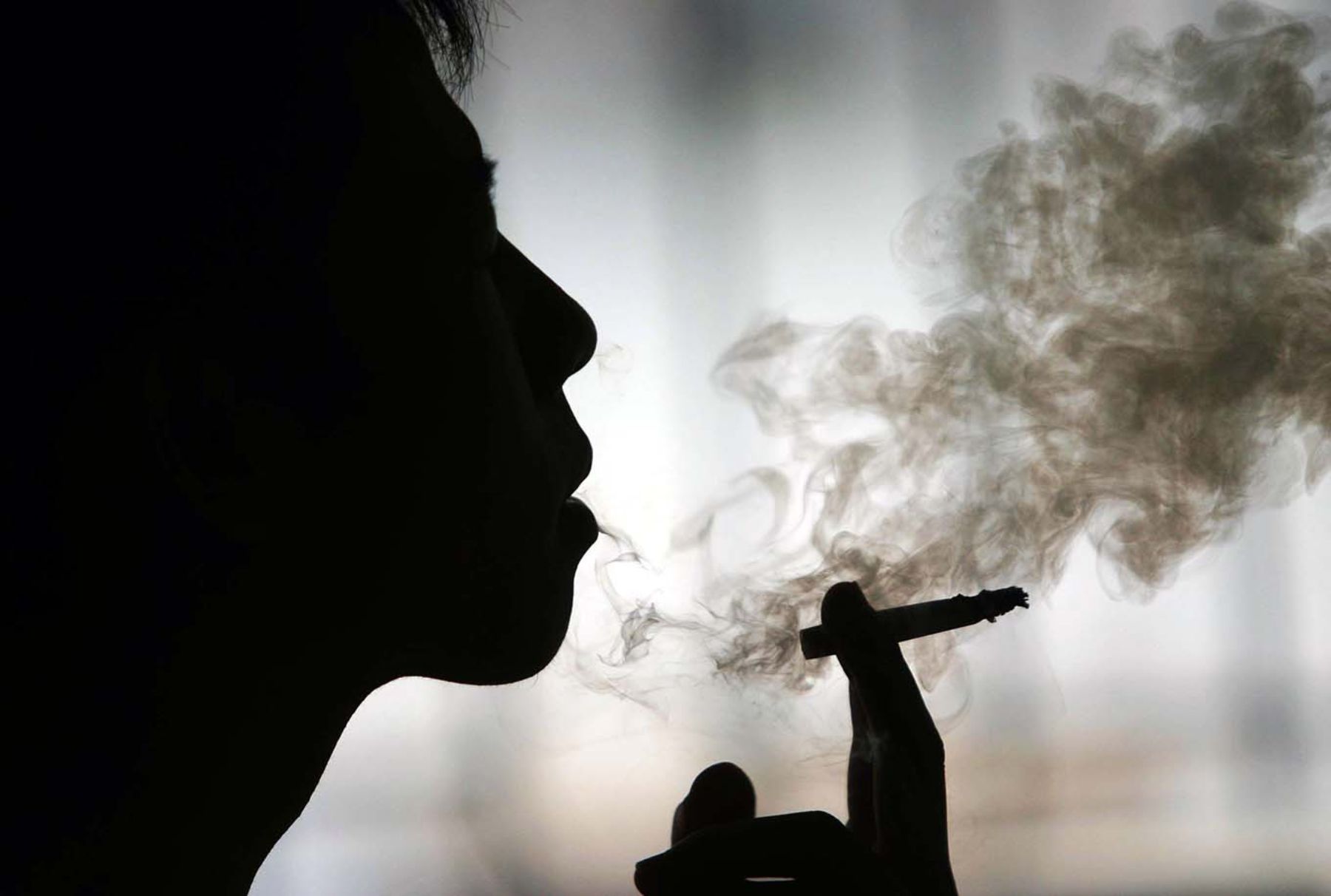 Minsa: 8% de peruanos inicia el consumo de tabaco a los 15 años de edad