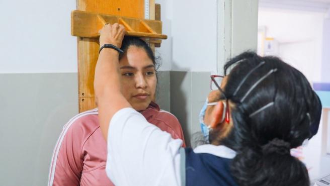 Minsa: chequeos preventivos en adolescentes permiten identificar riesgos invisibles en su salud física y mental