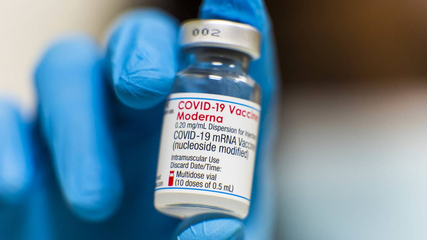  Vacuna de Moderna es una de las mejores del mundo y aplicación de doble dosis no representa mayor riesgo