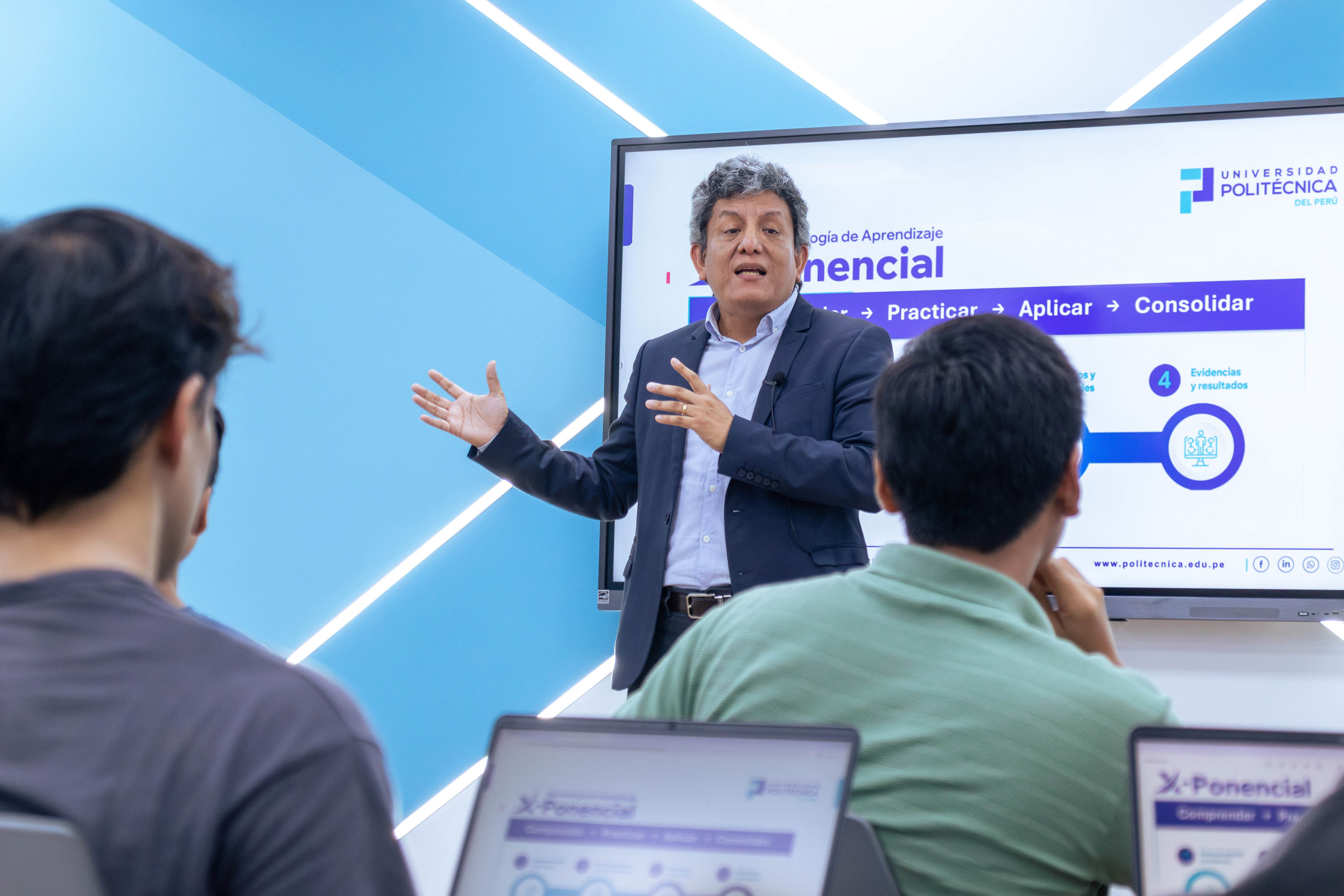 Universidades peruanas avanzan hacia modelos de enseñanza híbrida