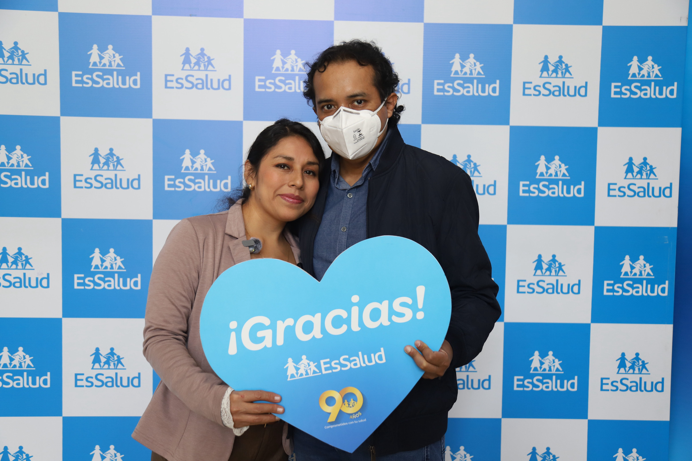 Tras 20 horas de procura y cirugía médicos de EsSalud trasplantan pulmones a padre de familia