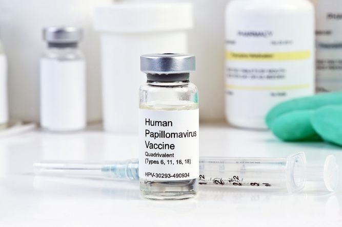 Por qué las mujeres y hombres deben de vacunarse Contra el Virus del Papiloma Humano