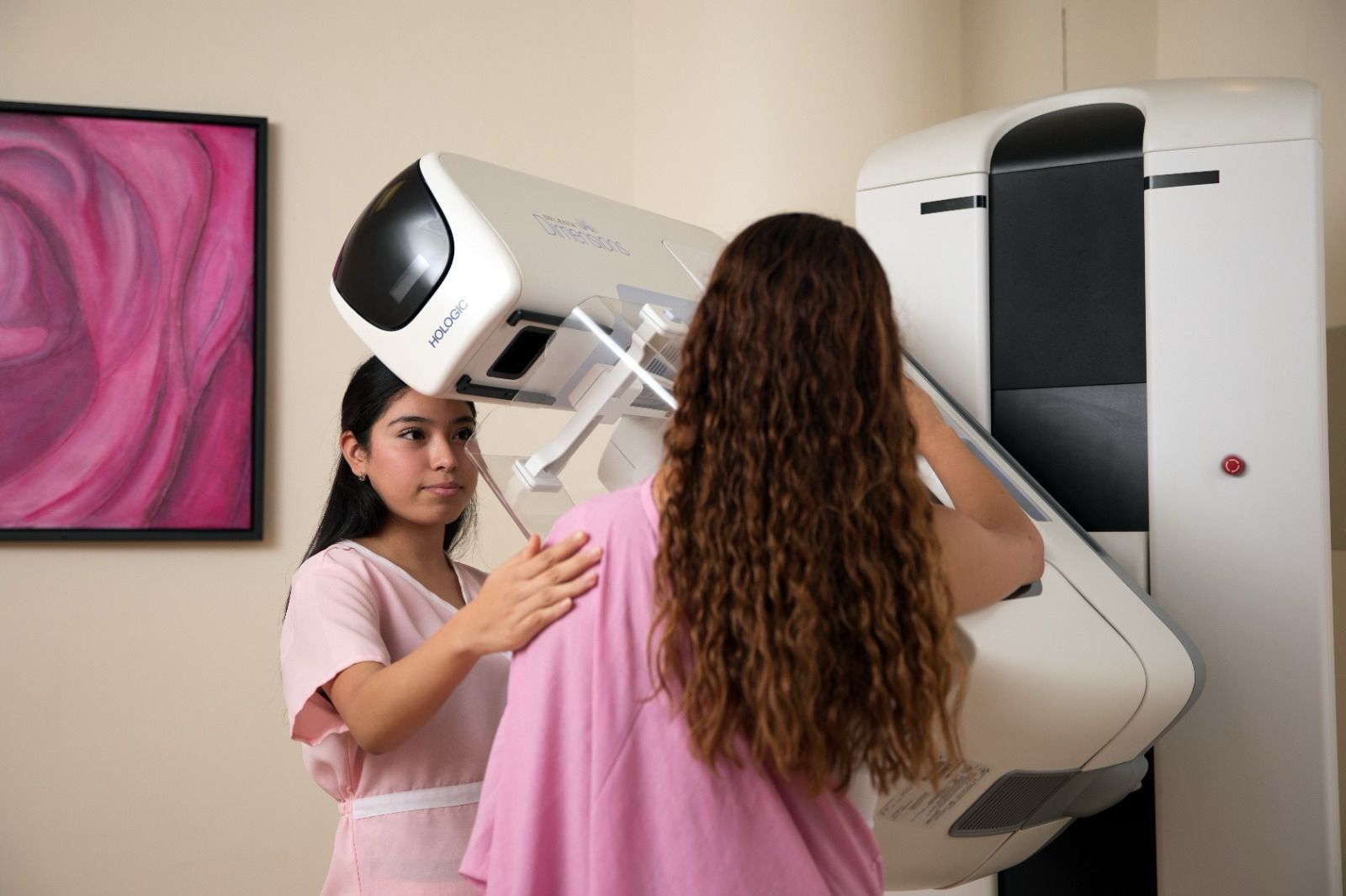 Mes de la Lucha contra el Cáncer de Mama: Perú participa en estudio global que busca mejorar la localización de tumores de mama