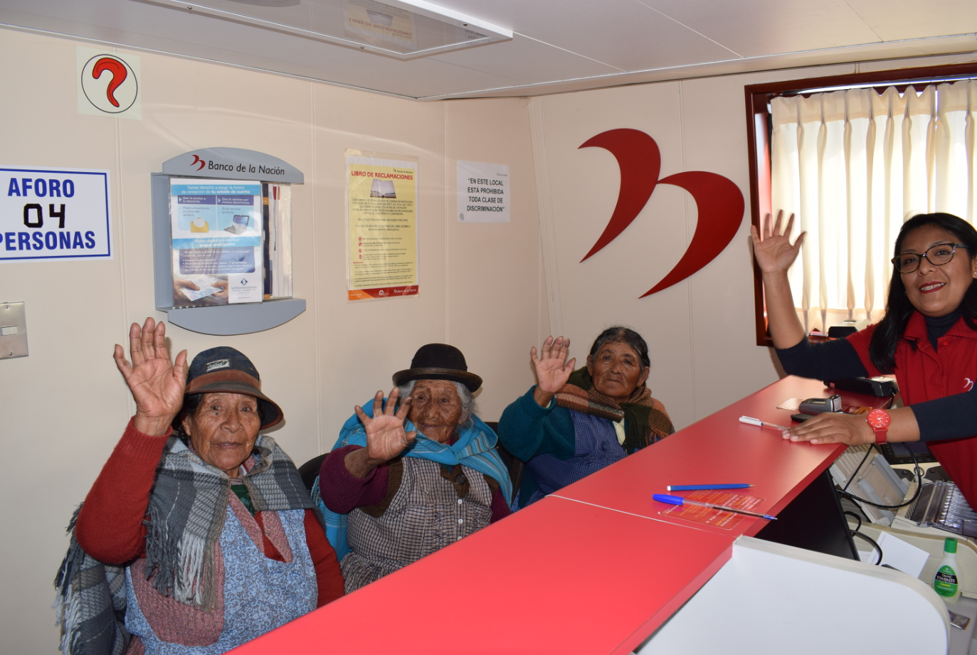 Comunidades más alejadas de Puno accederán a trámites en línea con módulo Mac Express a bordo de PIAS Lago Titicaca I