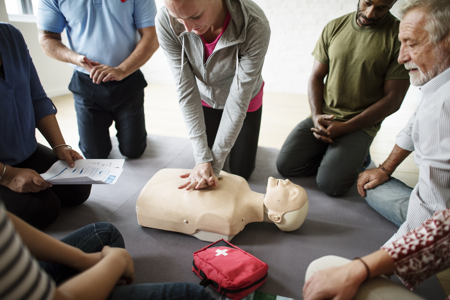 ¿Sabrías qué hacer en los primeros 5 minutos de una emergencia? Las decisiones que pueden cambiar el desenlace