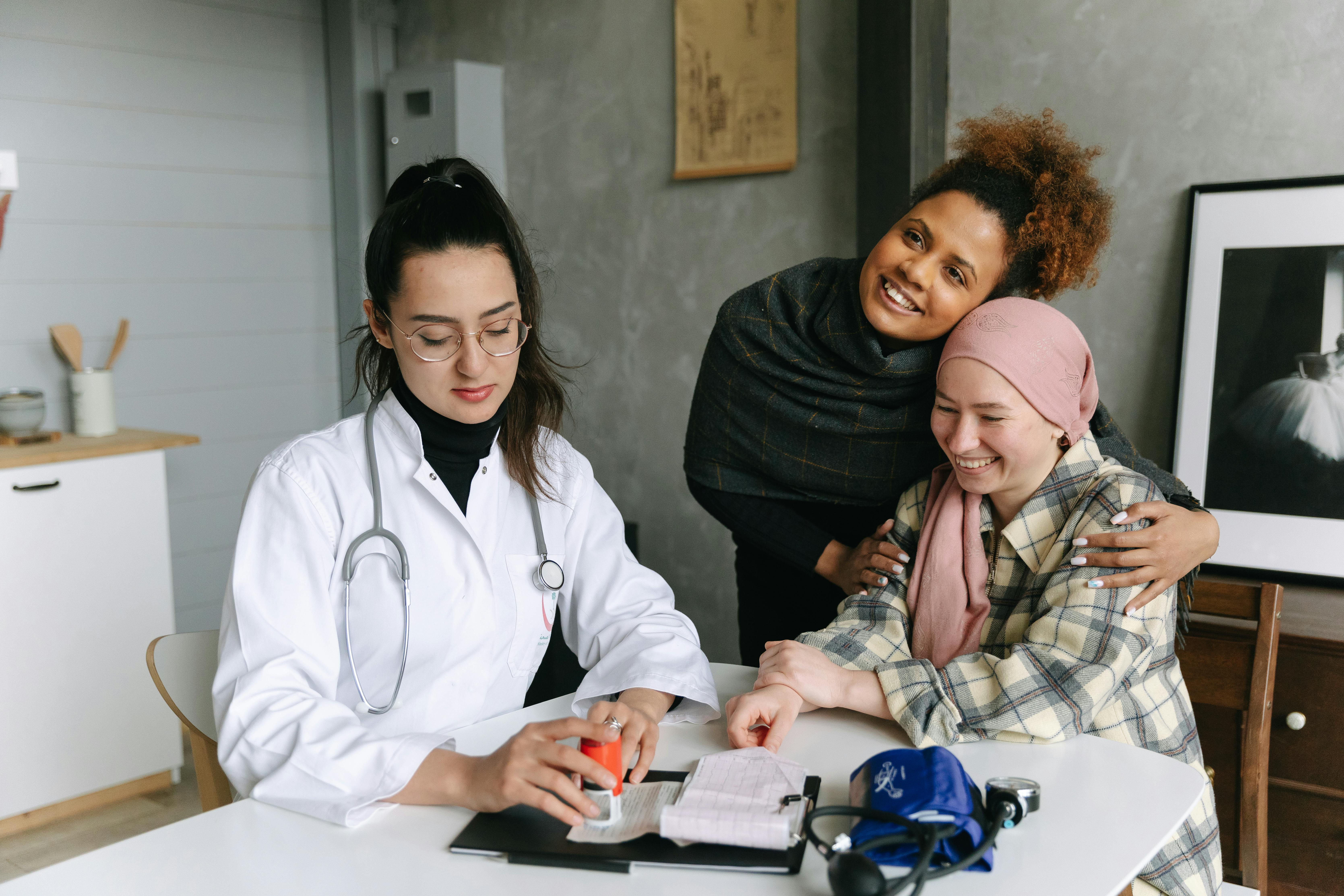 Seguimiento oncológico: aliado esencial para fortalecer el bienestar integral de los pacientes sobrevivientes de cáncer