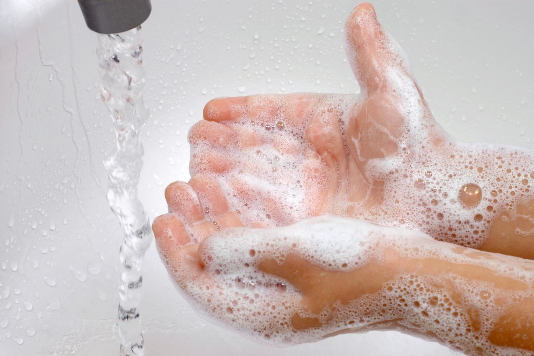 Lavado de manos elimina parásitos que el alcohol y la lejía no pueden