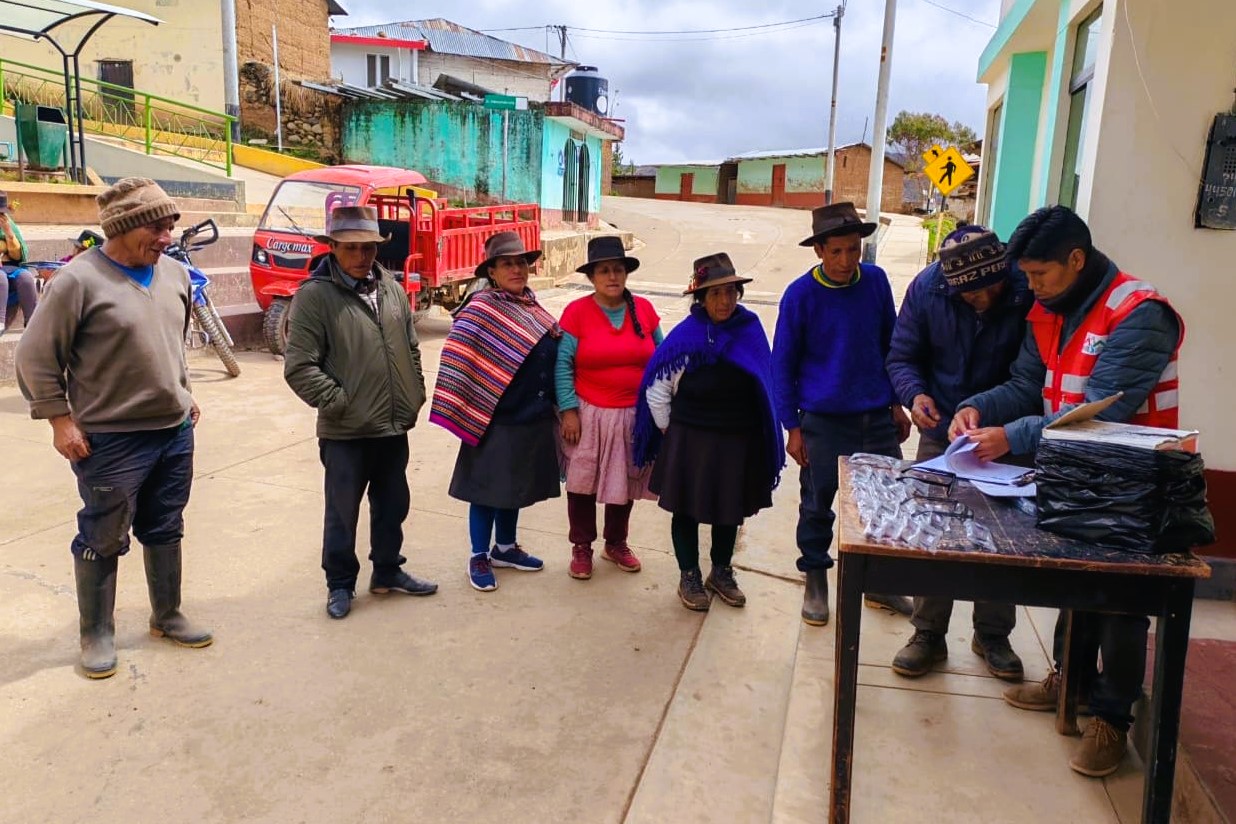 Más de 46 000 personas en centros poblados protegen su salud visual con la entrega de lentes gratuitos. 
