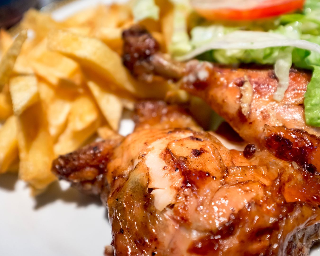 MÁS DE 160 MILLONES DE POLLOS SE DESTINARÁN A LA PREPARACIÓN DE POLLO A LA BRASA EN 2025