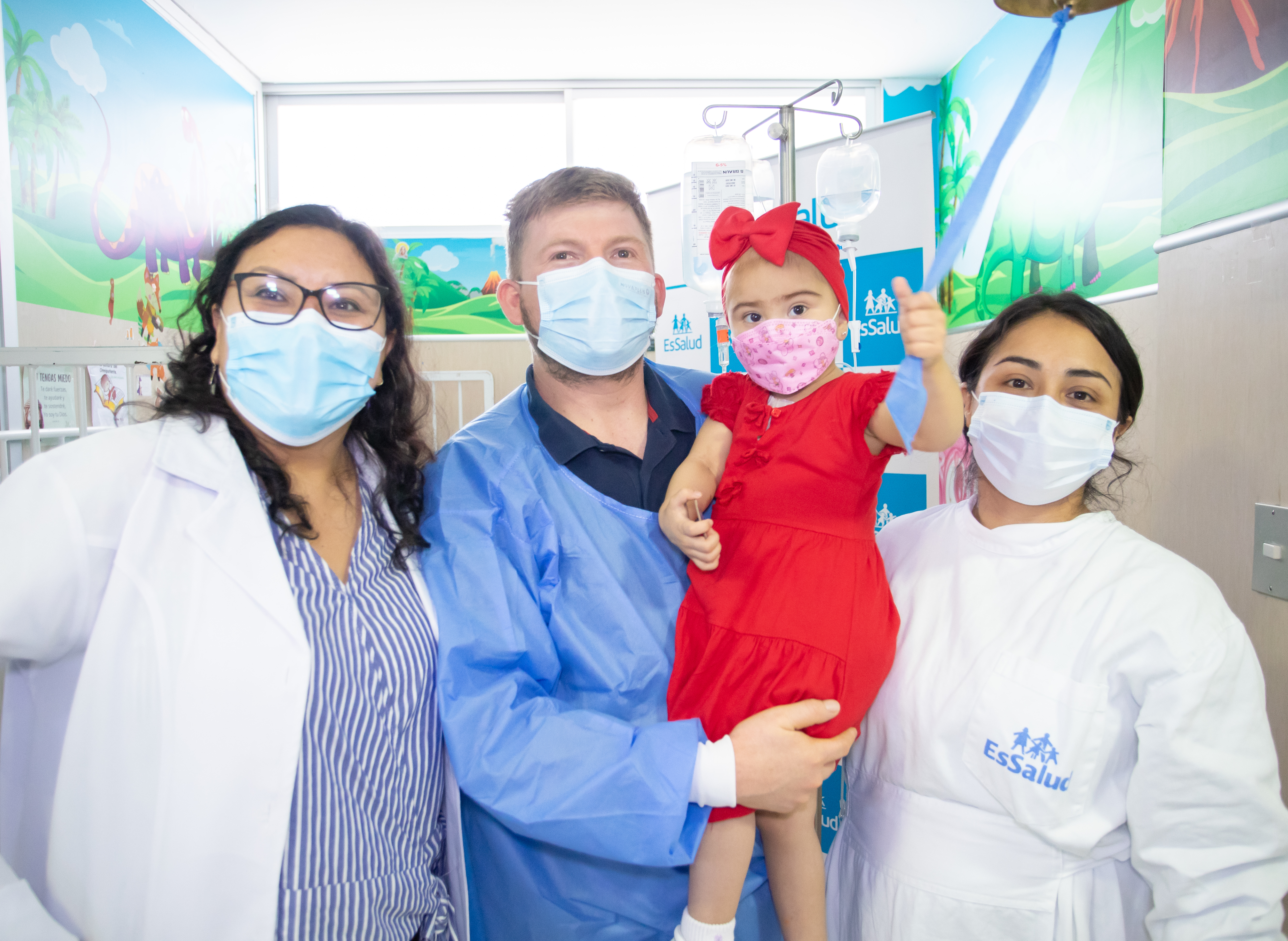 Niña de 2 años vence cáncer gracias a trasplante de hígado donado por su tía en hospital Rebagliati de EsSalud
