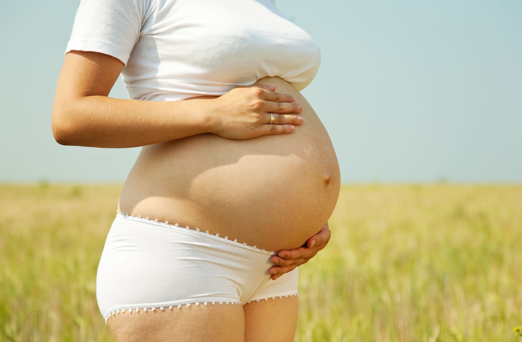 Seis consejos para sobrellevar el embarazo durante la temporada de verano