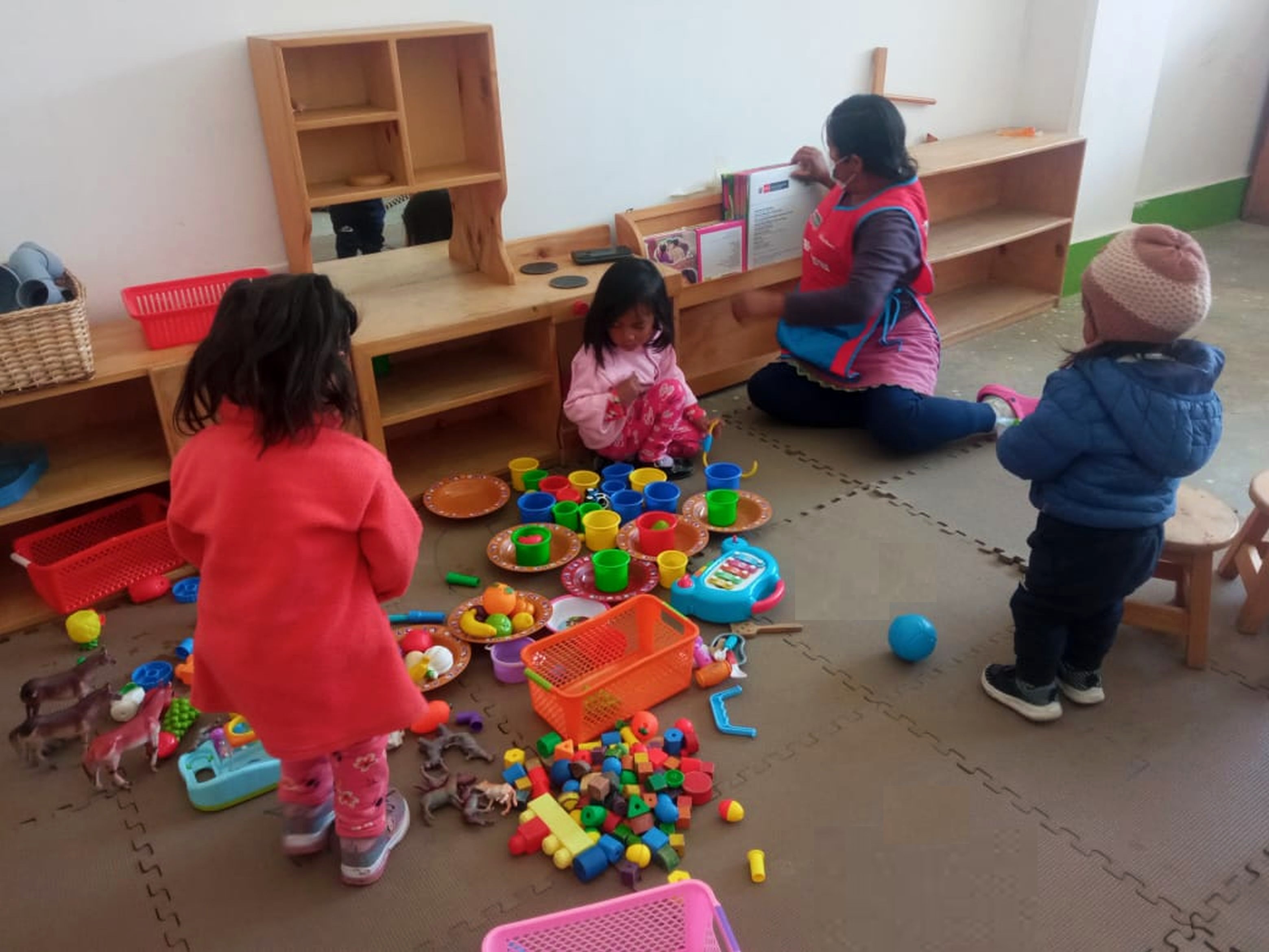 Menores de 36 meses afectados por deslizamientos en Chavín de Huántar son cuidados en cuna móvil y CIAI de Cuna Más