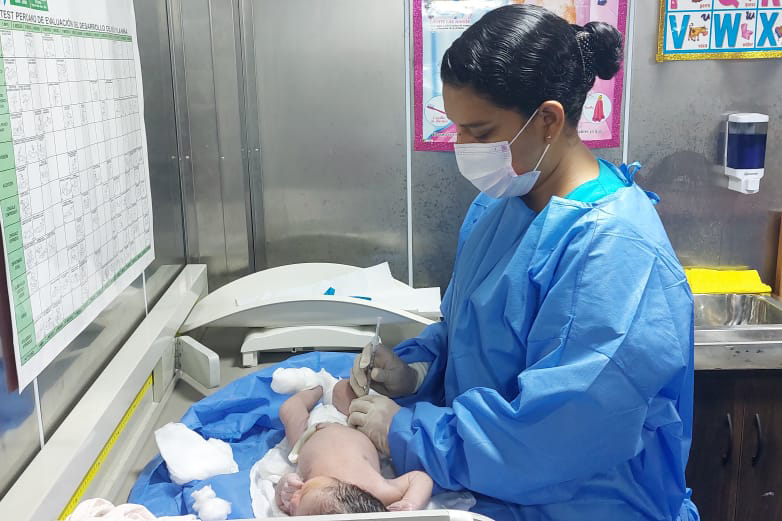 25 bebés nacieron a bordo de las PIAS del Midis en Loreto, Ucayali y Puno