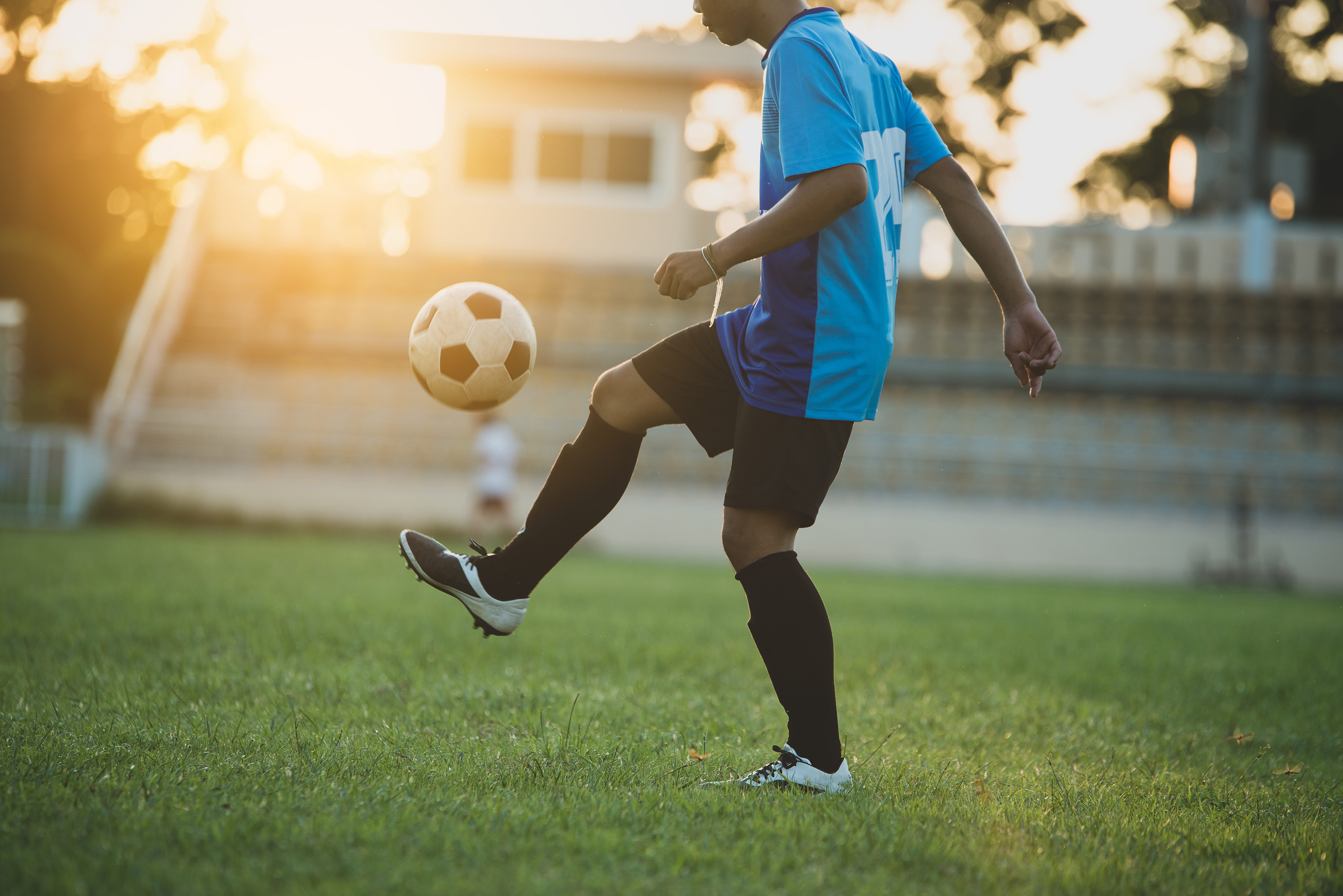 ¿Jugar fútbol ayuda a controlar el peso?: Mitos y verdades sobre la práctica de este deporte