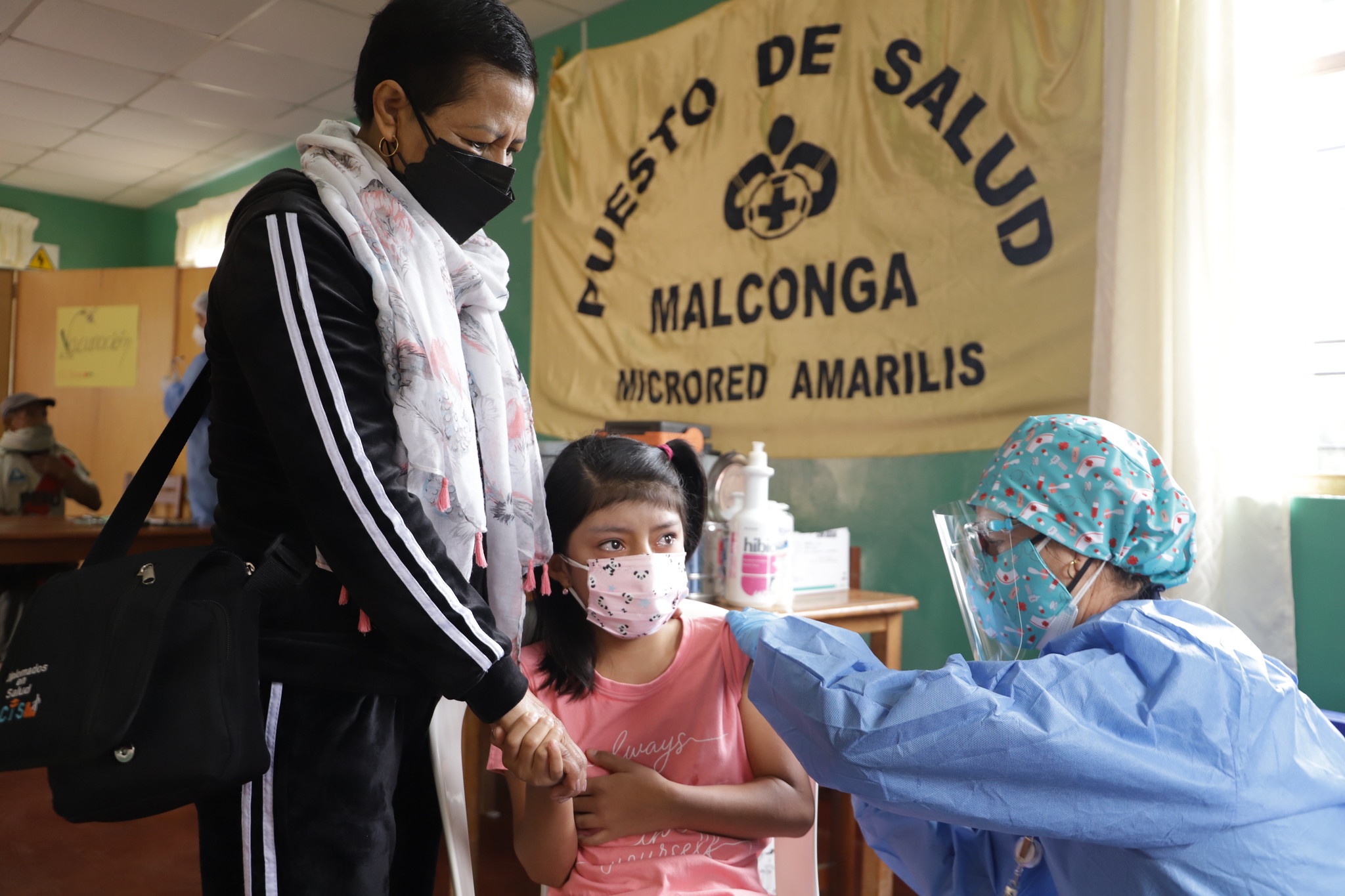 Niñas y niños de comunidades rurales son vacunados en más de 400 Tambos del Midis a nivel naciona