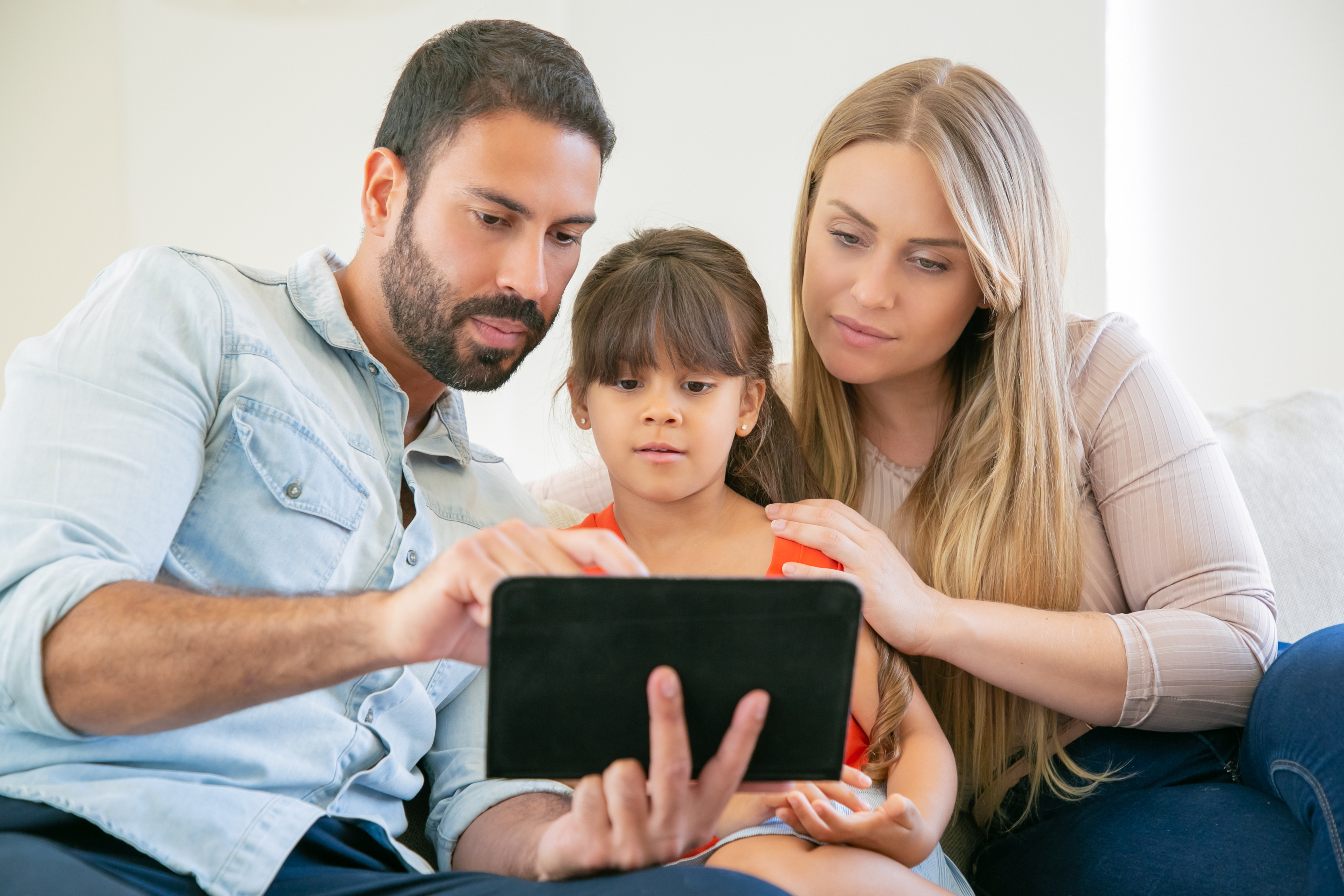 Conoce 3 formas de prevenir los riesgos invisibles del mundo digital en los estudiantes