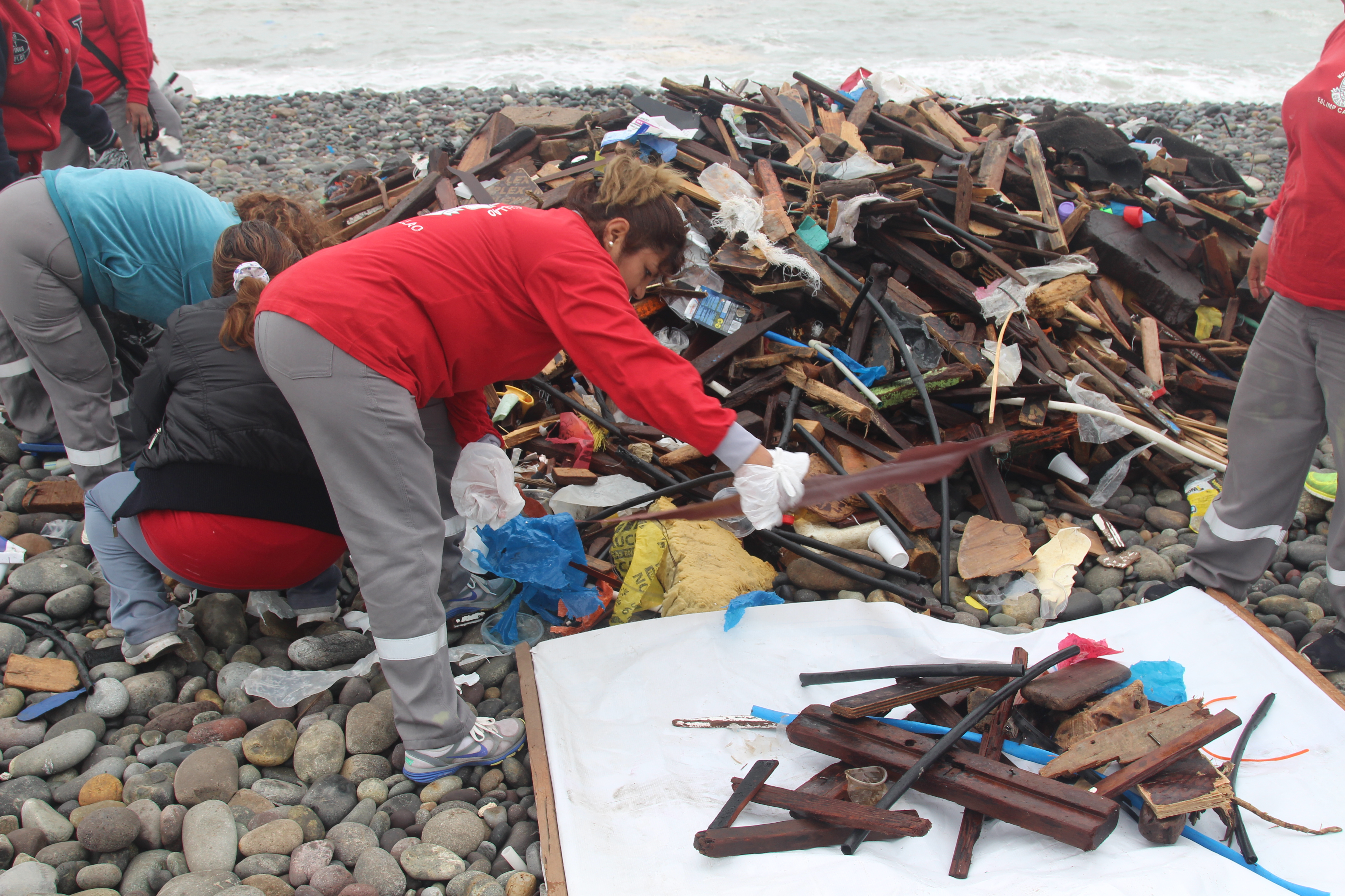 Recogieron toneladas de basura marina de playas de Perú en jornada por Día Internacional de Limpiezas de Playas 2018.