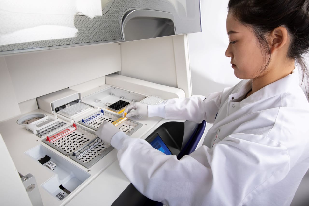 Pfizer y Thermo Fisher Scientific se asocian para ampliar el acceso a pruebas basadas en secuenciación de próxima generación para personas con cáncer en mercados internacionales