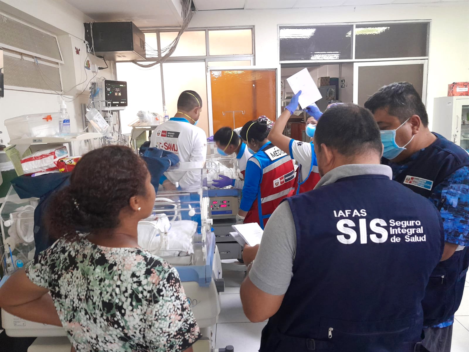 SIS: Cuatro bebés prematuros en grave estado fueron trasladados de emergencia de Tumbes a Lima